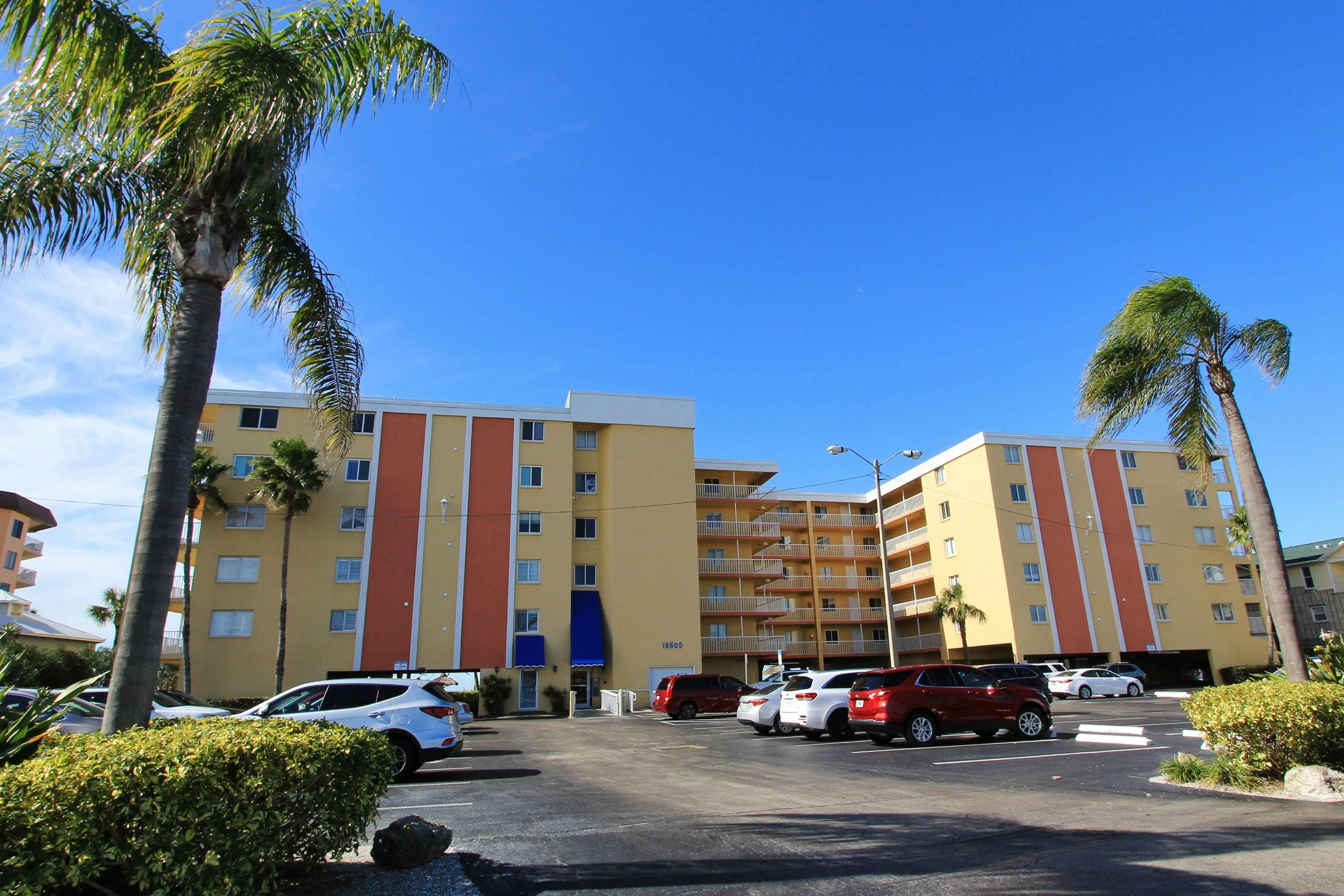 Perfectly poised condo with fabulous Gulf and Intracoastal views