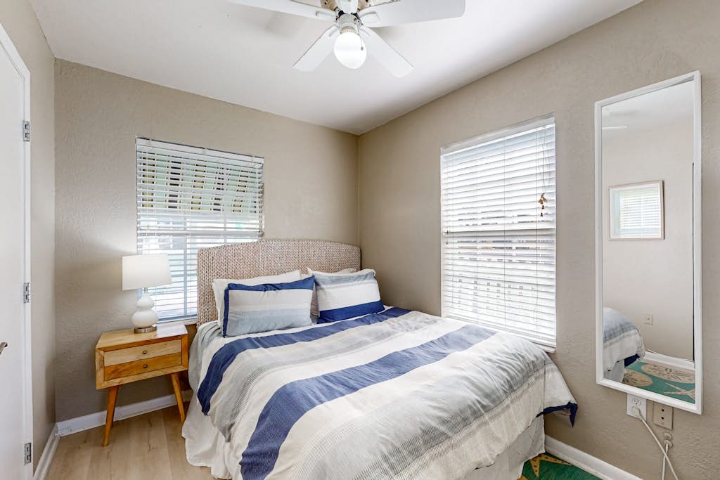 Gulf front beach cottage with full kitchen and central AC