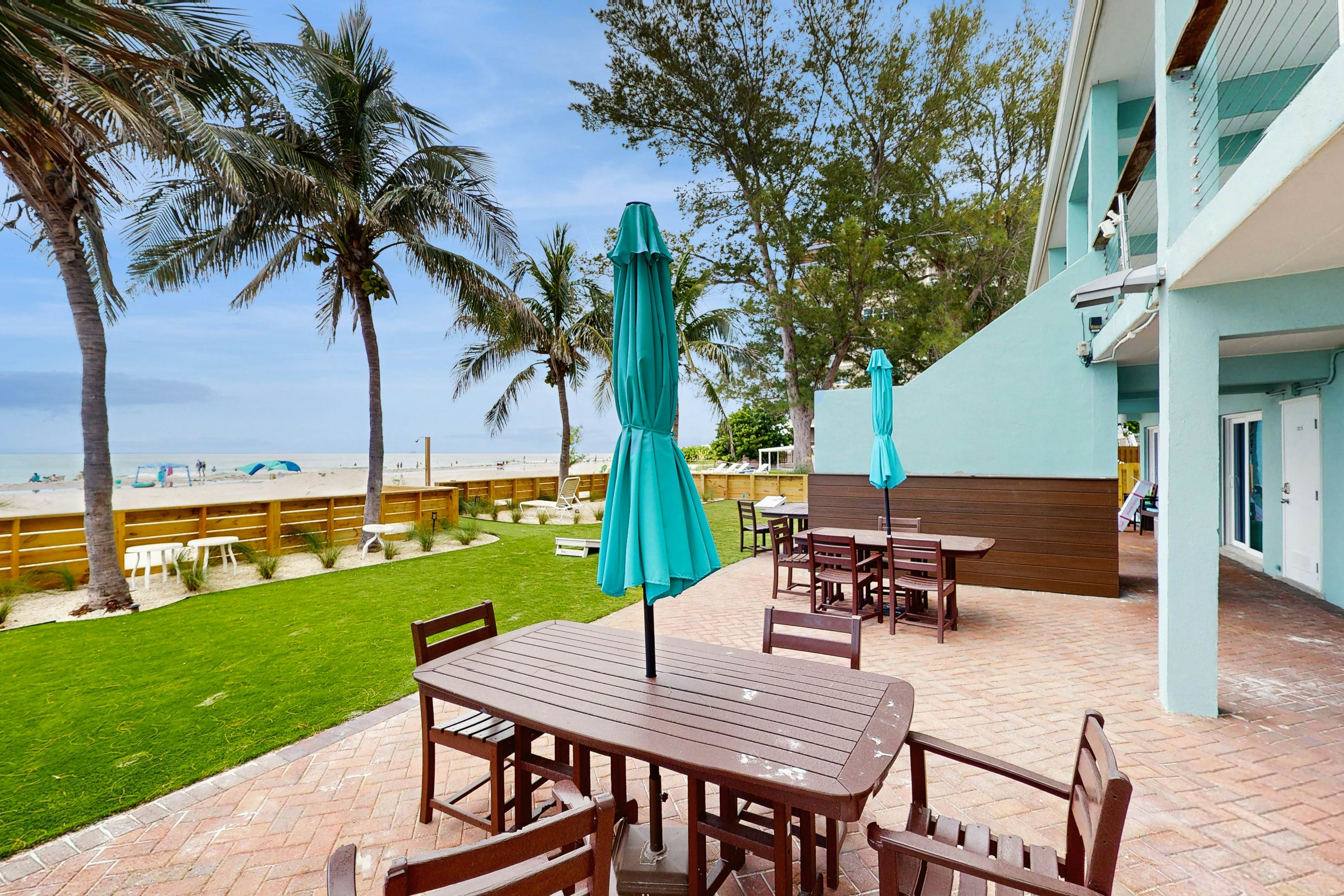 Gulf-front condo with full kitchen & central AC