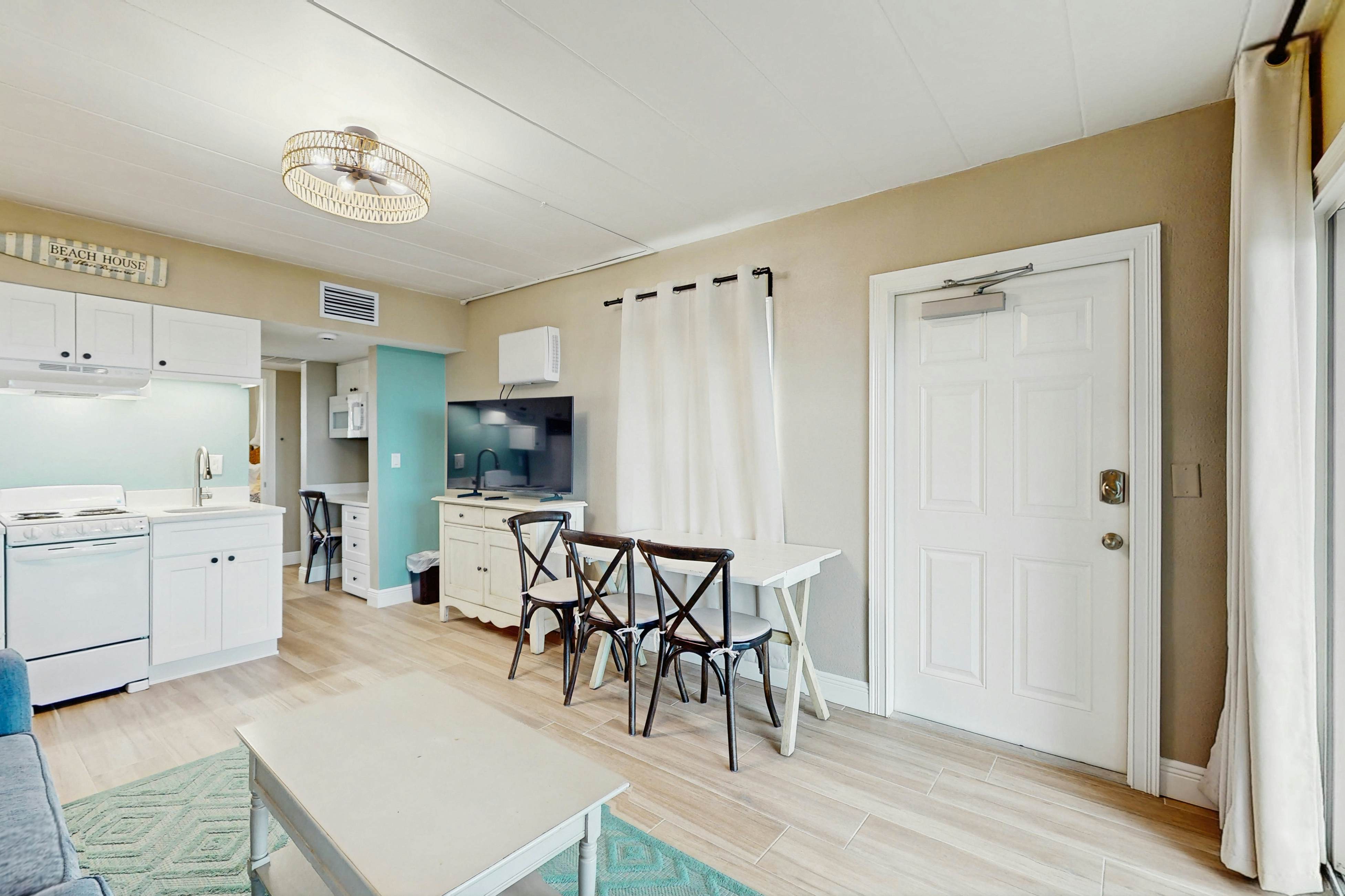 Gulf-front condo with full kitchen & central AC