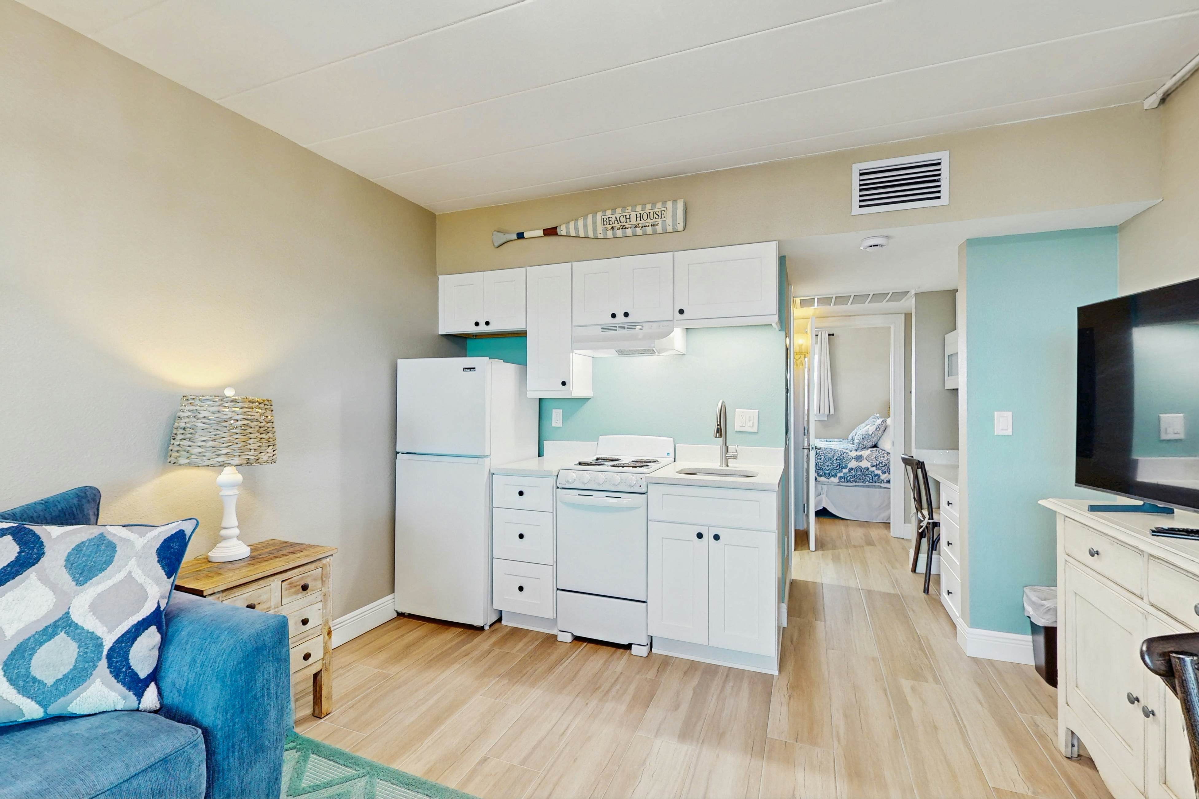 Gulf-front condo with full kitchen & central AC