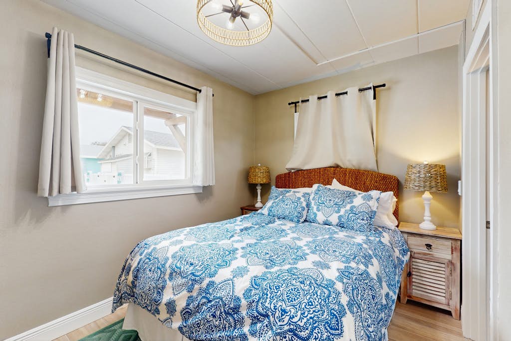 Gulf front condo with full kitchen and central AC