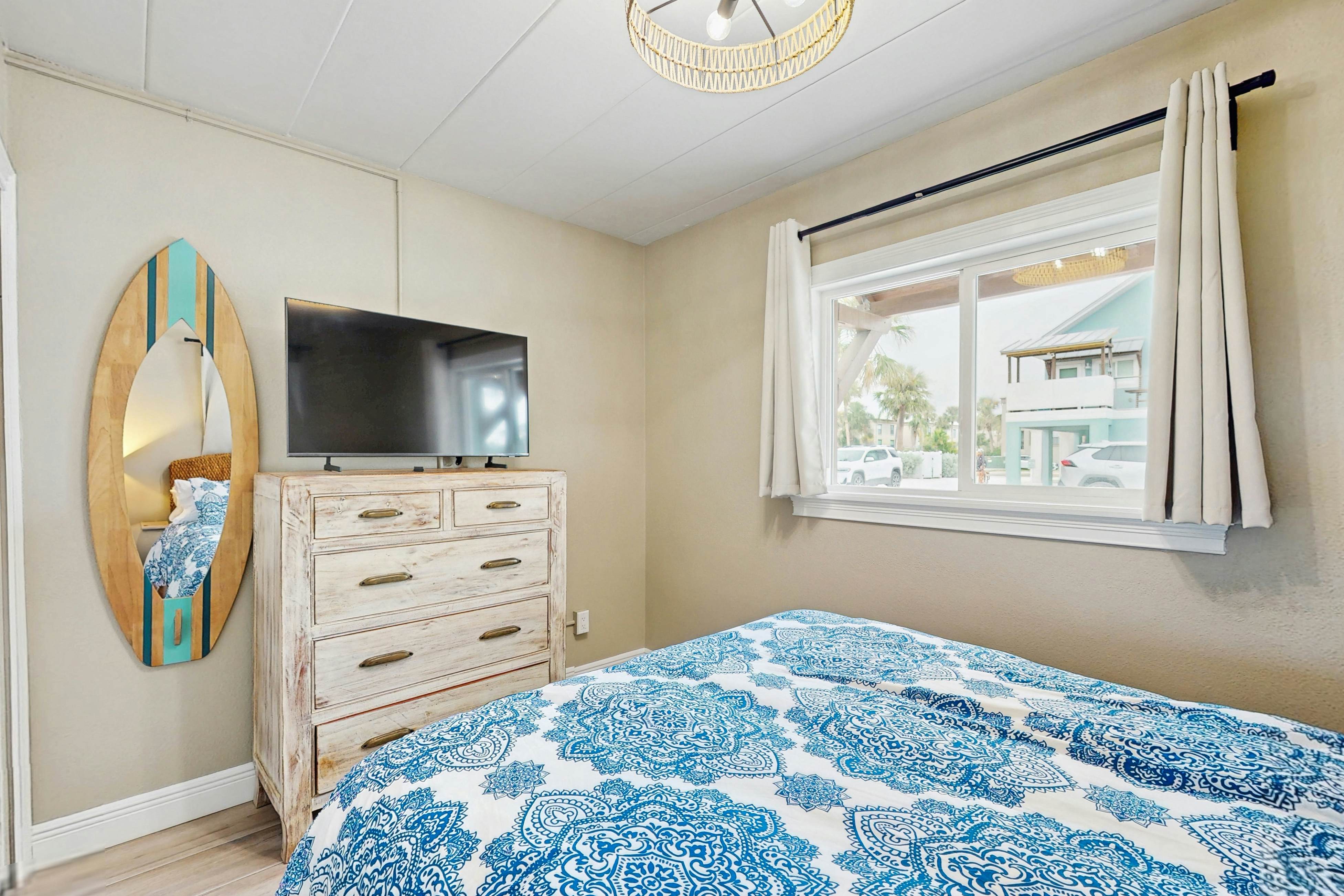 Gulf-front condo with full kitchen & central AC