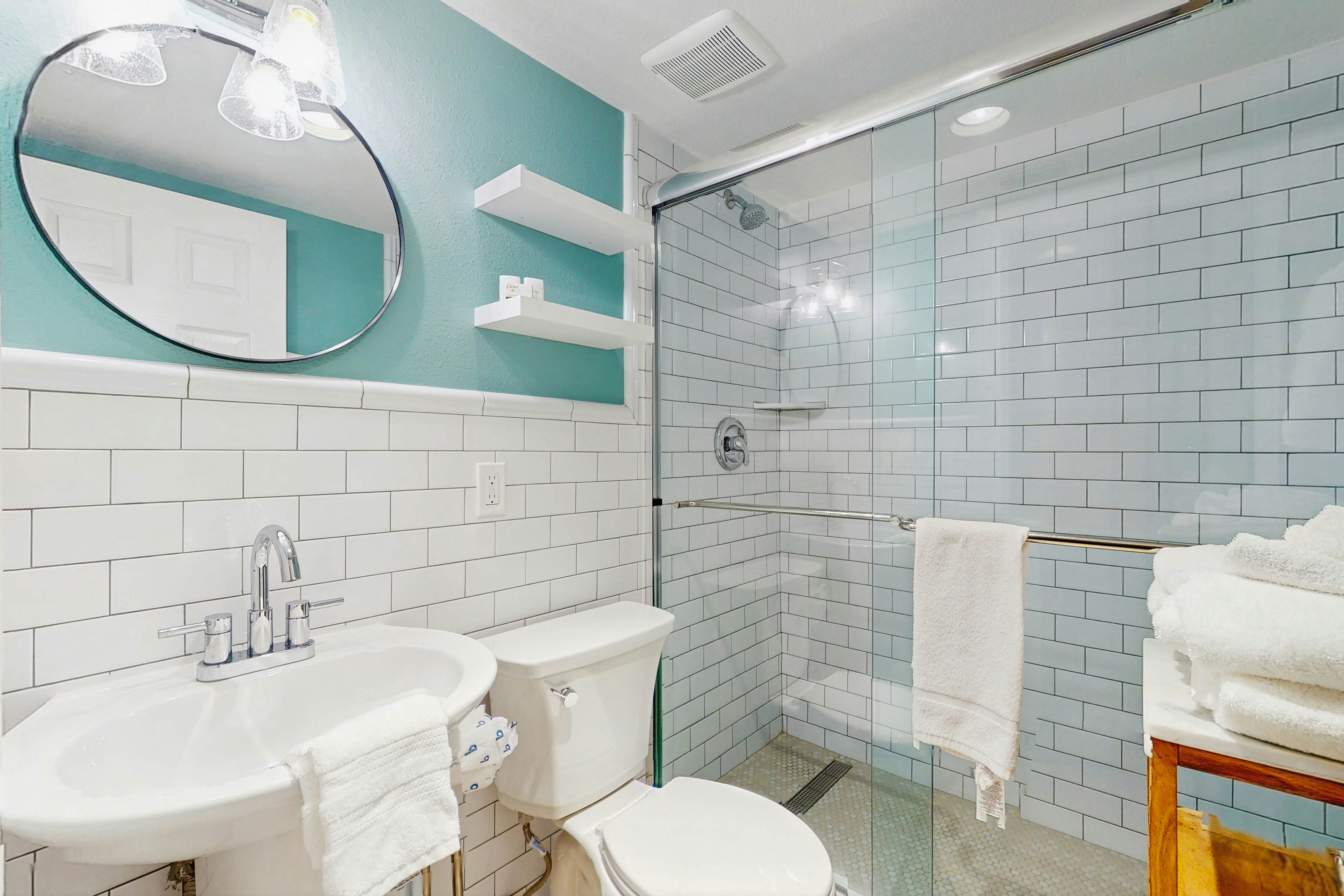 Gulf-front condo with full kitchen & central AC