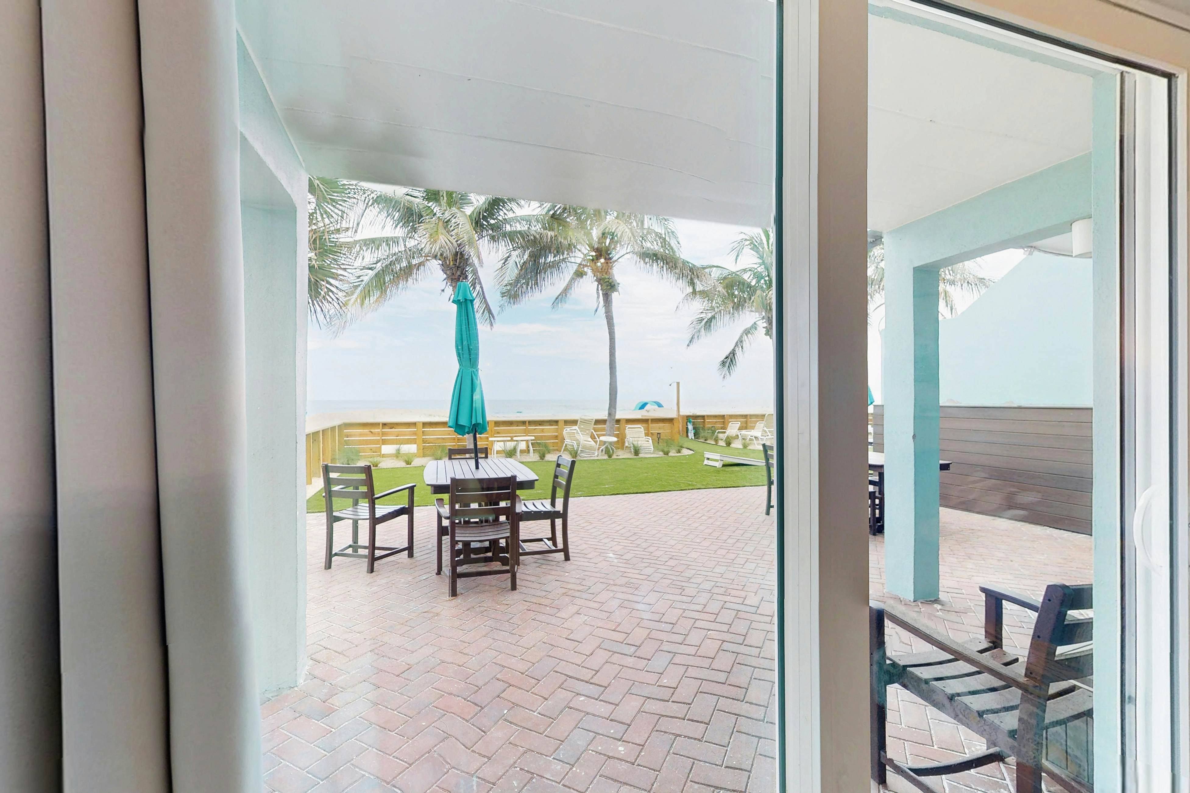 Gulf-front condo with full kitchen & central AC