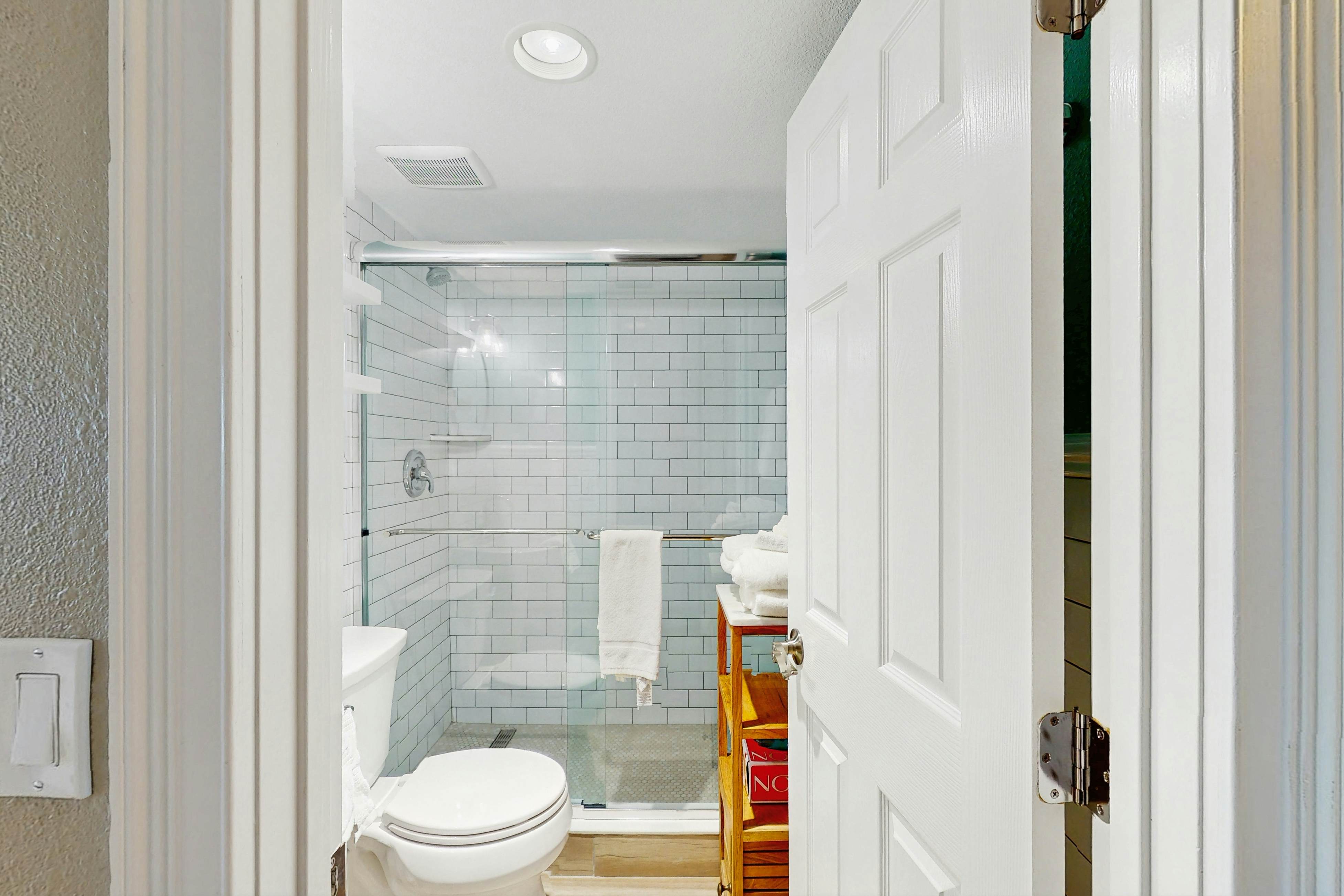 Gulf-front condo with full kitchen & central AC