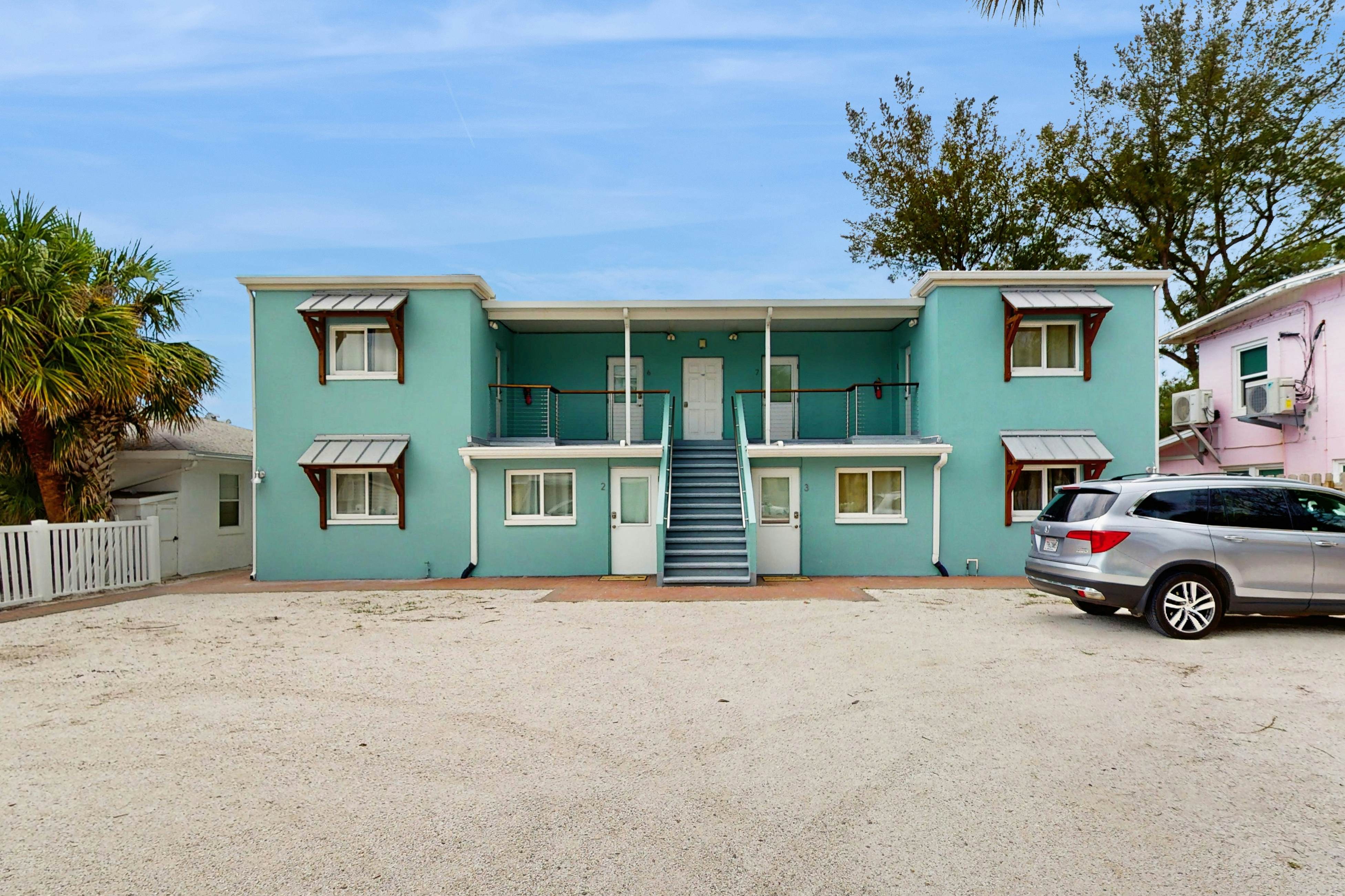 Gulf-front condo with full kitchen & central AC