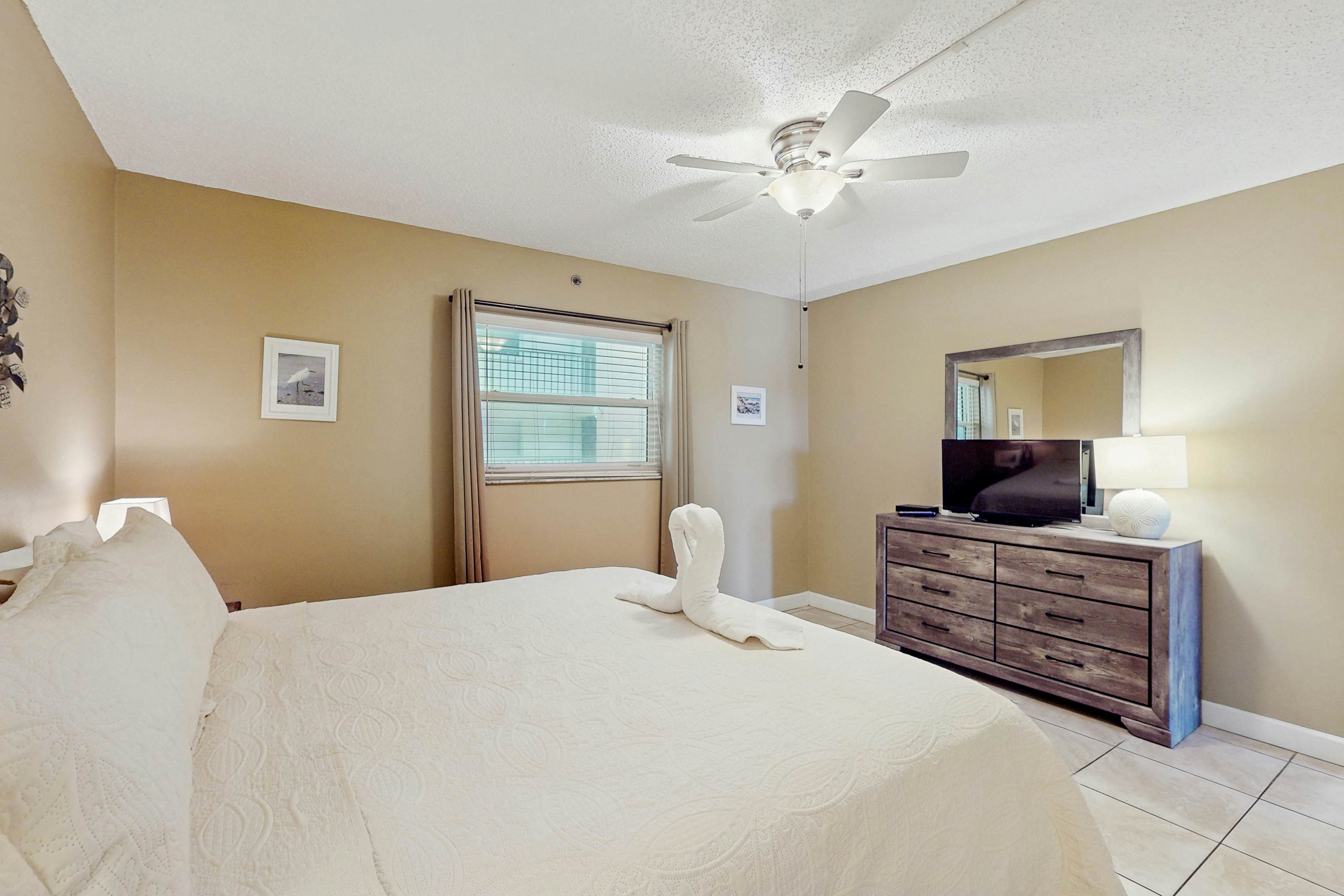 Water-view condo with heated Gulf-front- private balcony & central AC