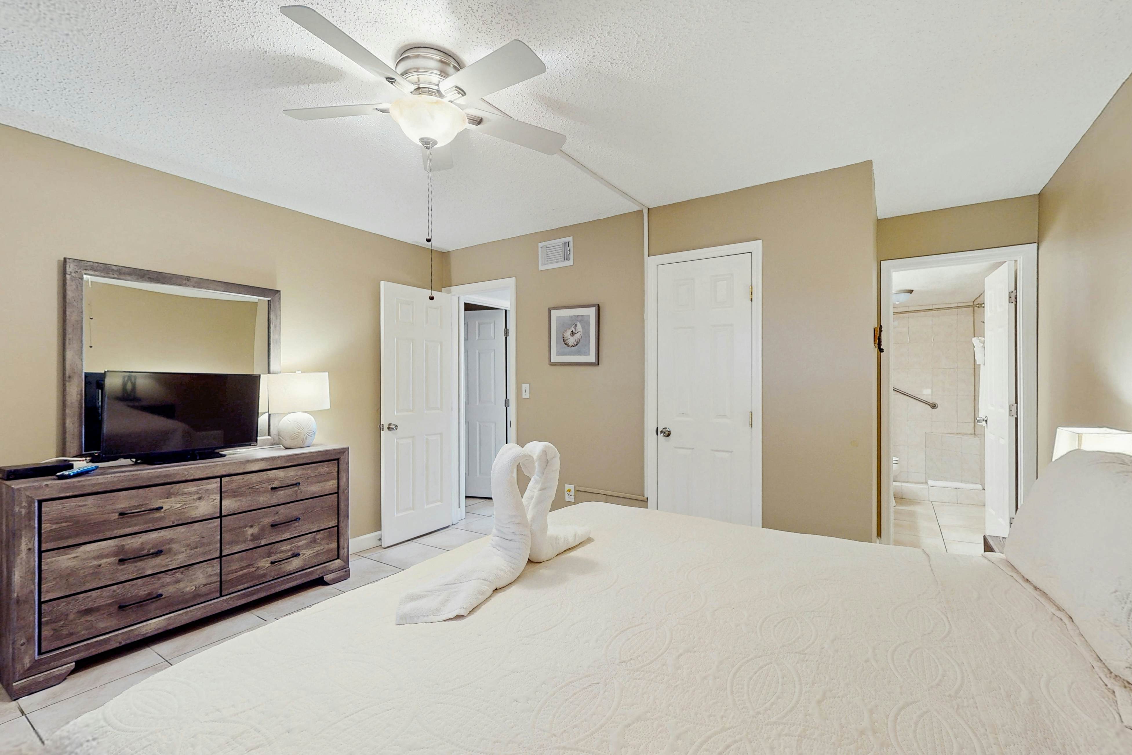 Water-view condo with heated Gulf-front- private balcony & central AC