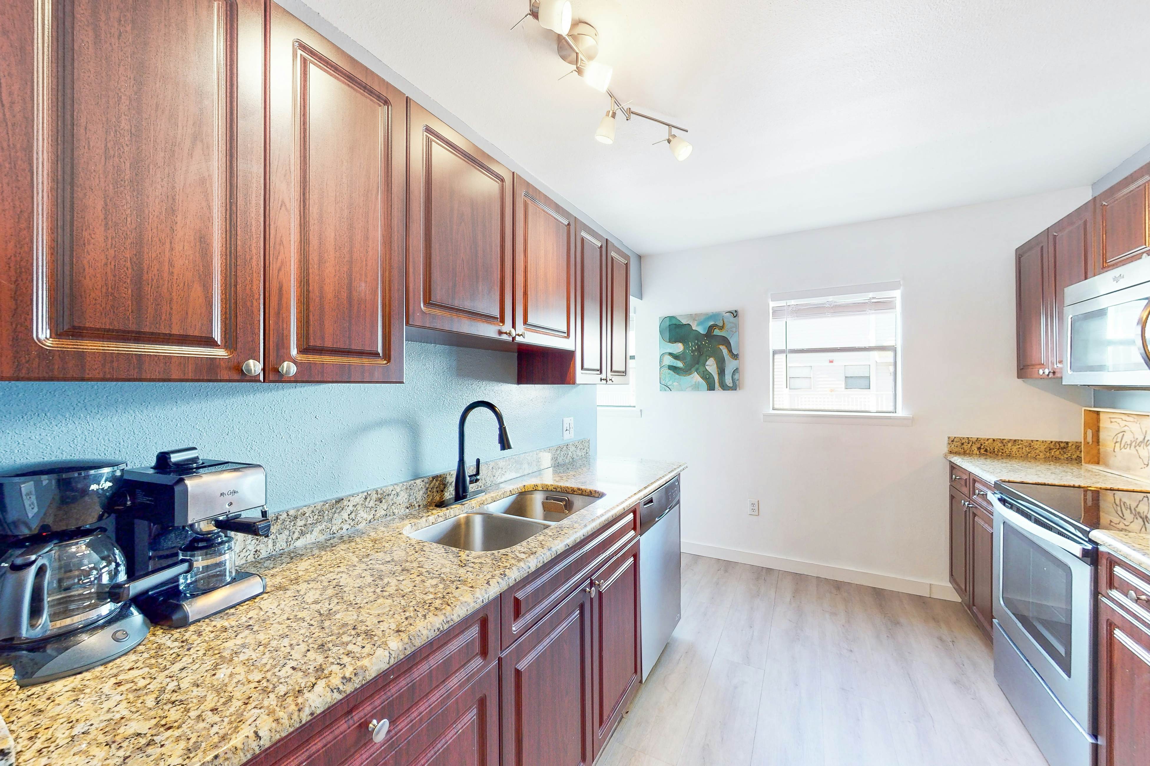 Lovely waterfront townhouse with pool, fast WiFi, central AC, & washer/dryer