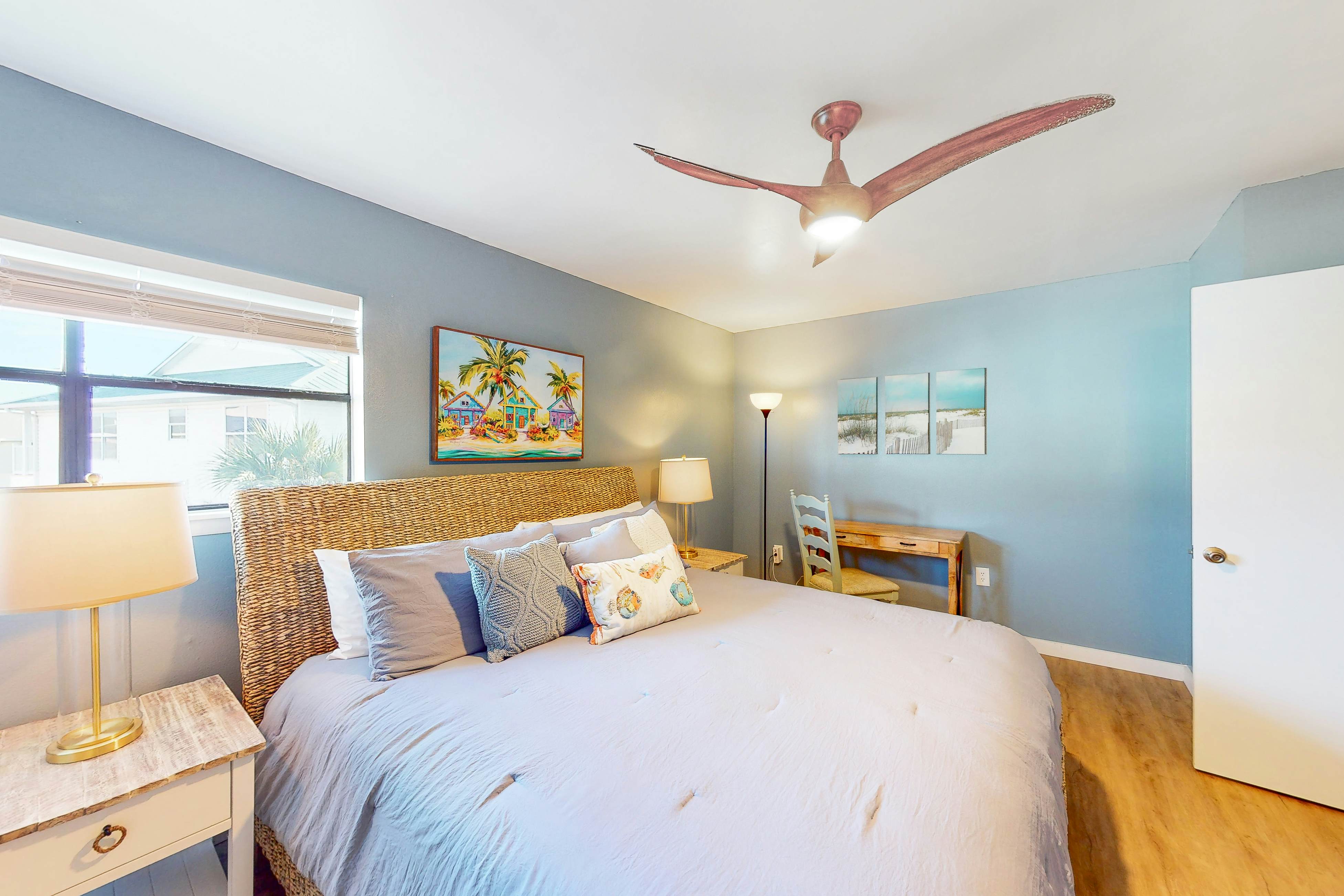 Lovely waterfront townhouse with pool, fast WiFi, central AC, & washer/dryer