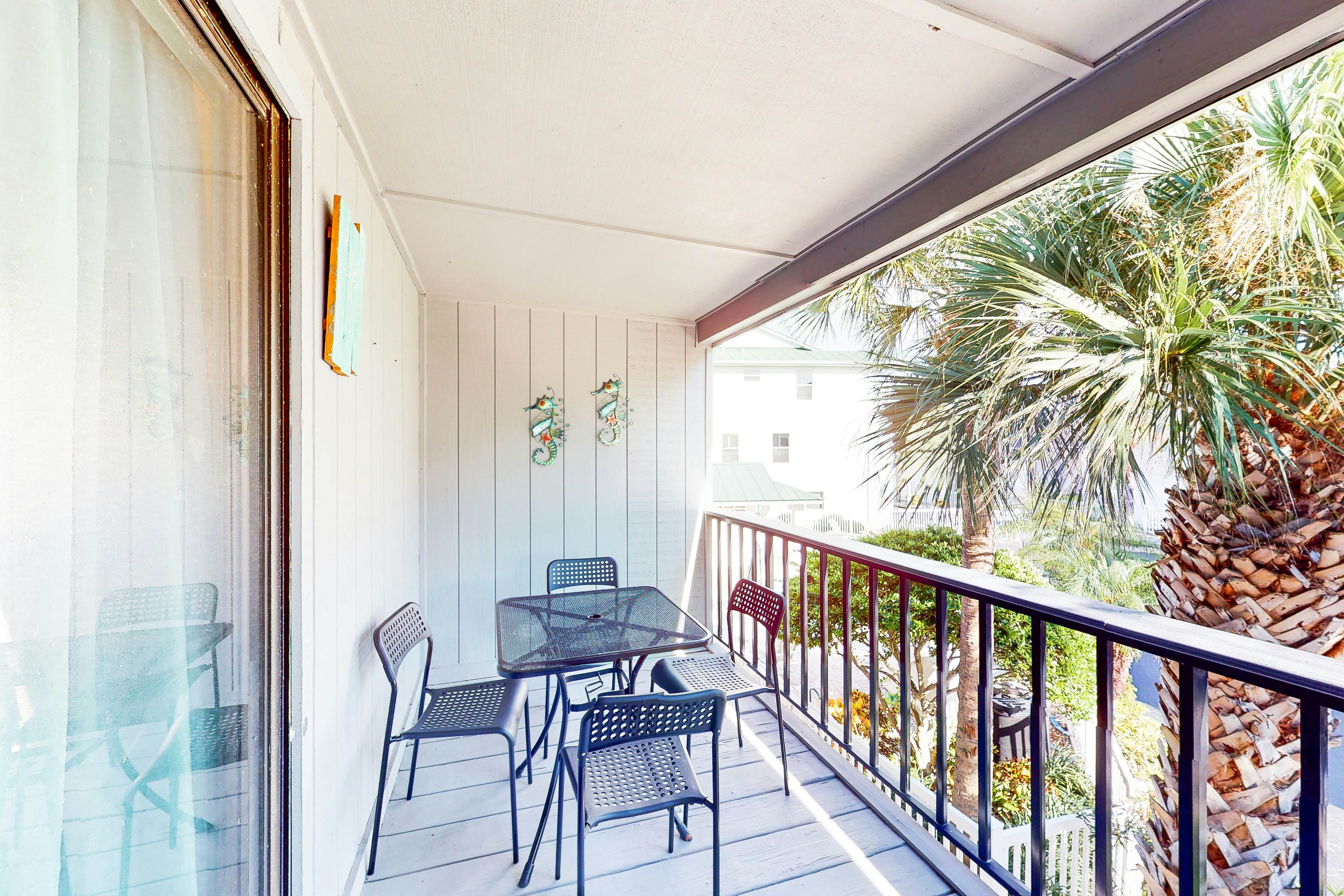 Lovely waterfront townhouse with pool, fast WiFi, central AC, & washer/dryer