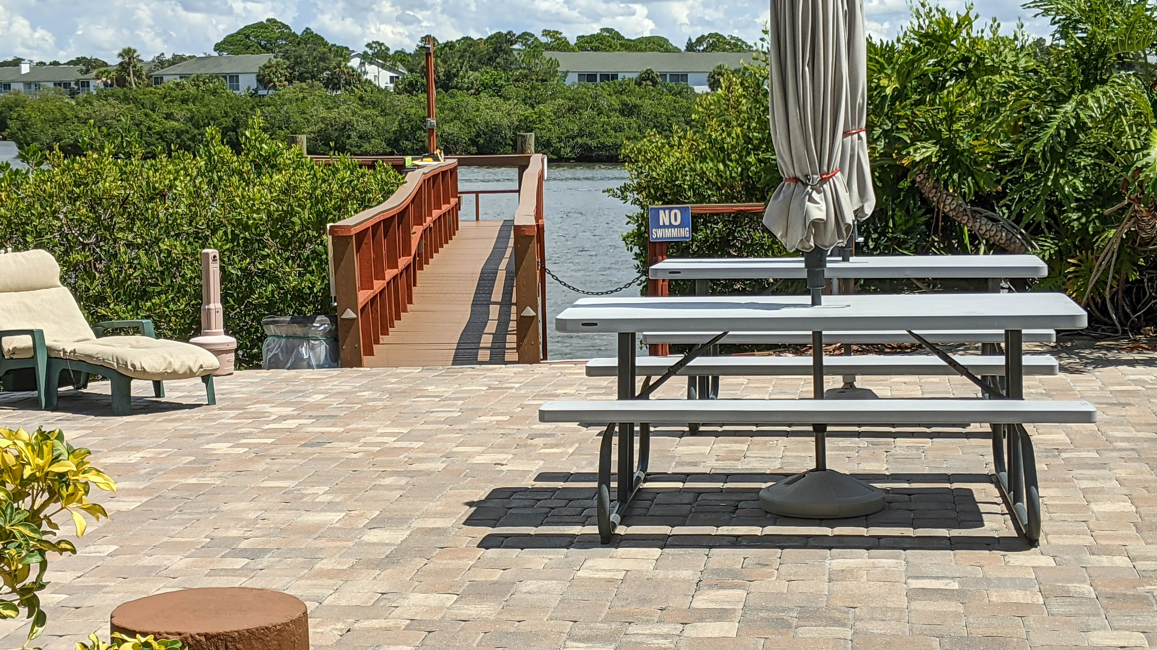 Lovely waterfront townhouse with pool, fast WiFi, central AC, & washer/dryer