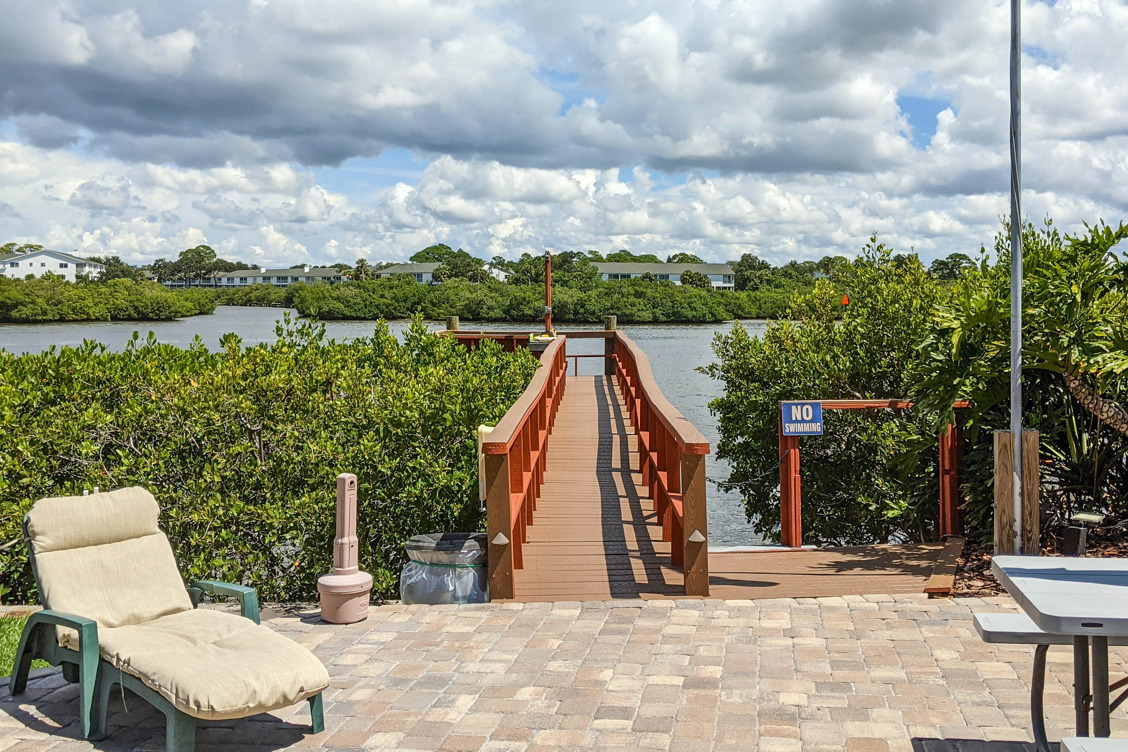 Lovely waterfront townhouse with pool, fast WiFi, central AC, & washer/dryer