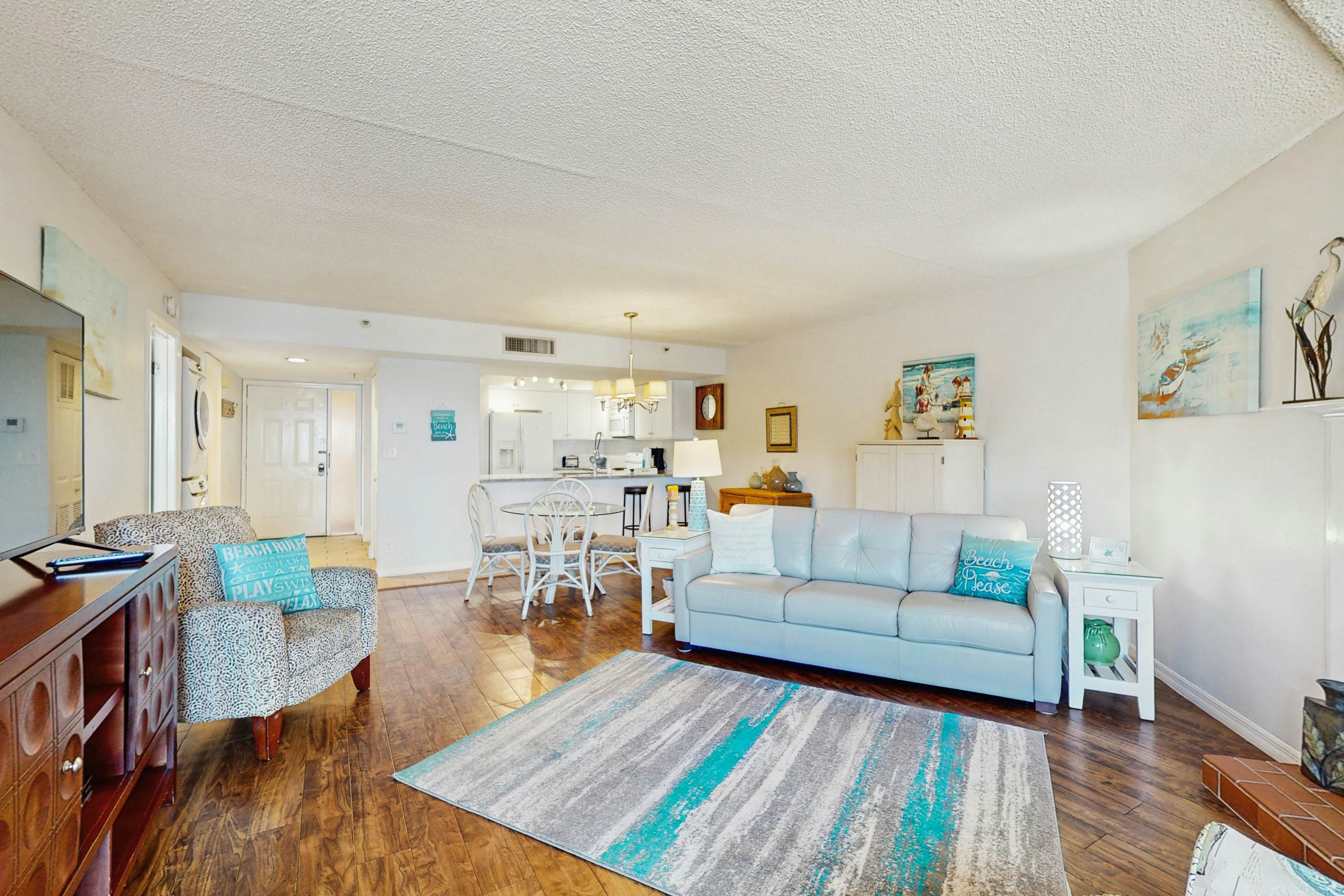 Charming condo with gorgeous Gulf views & beachfront heated pool & spa