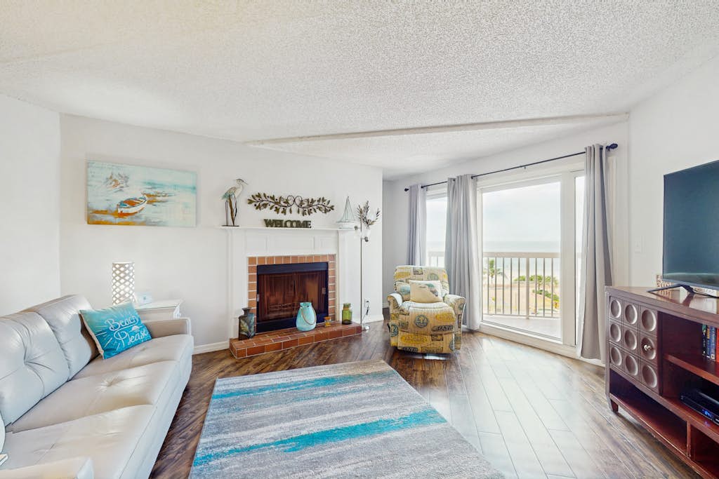Charming condo with gorgeous Gulf views and beachfront heated pool and spa