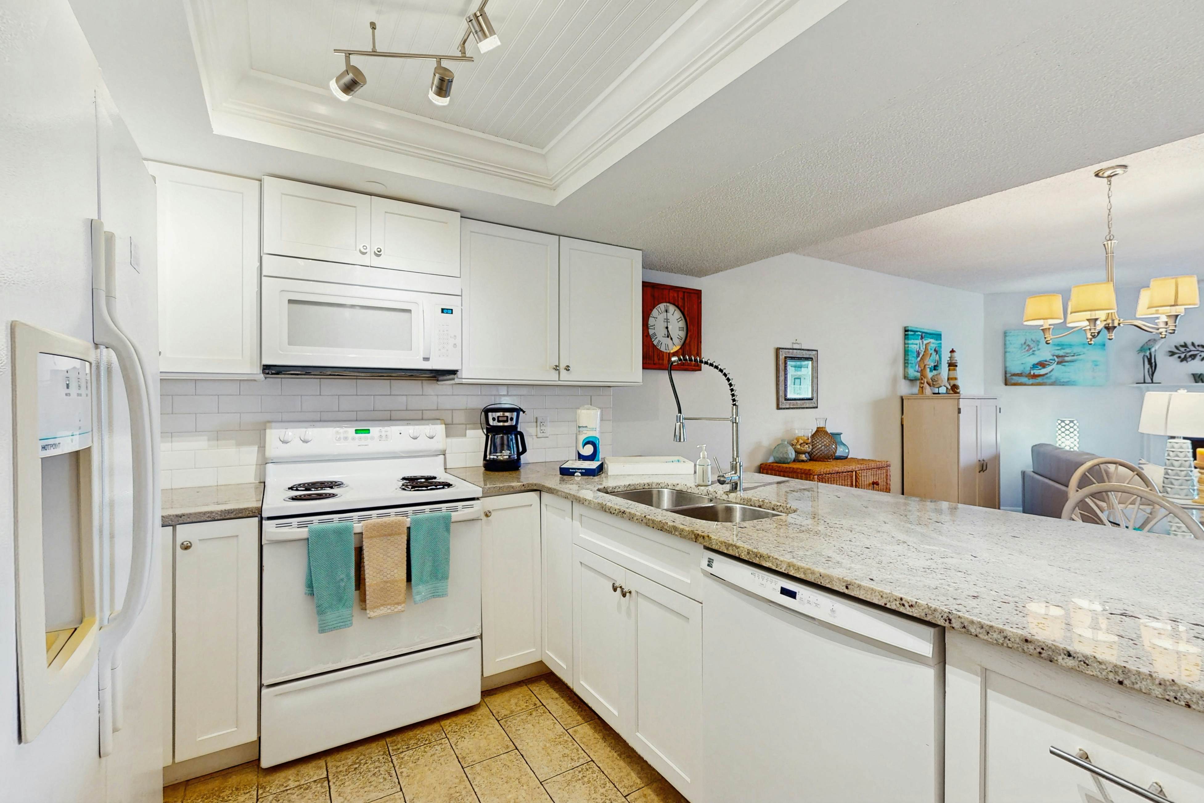 Charming condo with gorgeous Gulf views & beachfront heated pool & spa