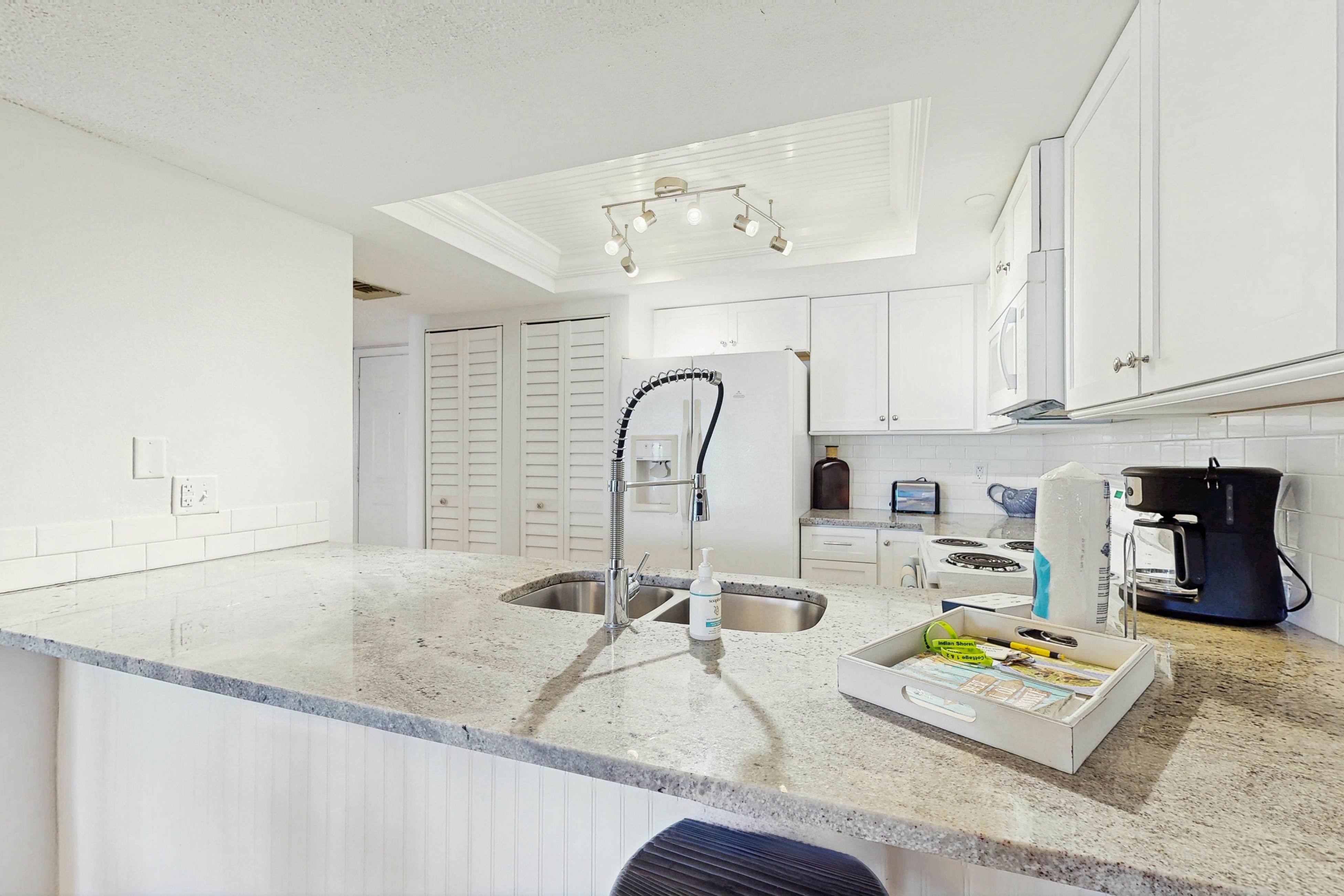 Charming condo with gorgeous Gulf views & beachfront heated pool & spa