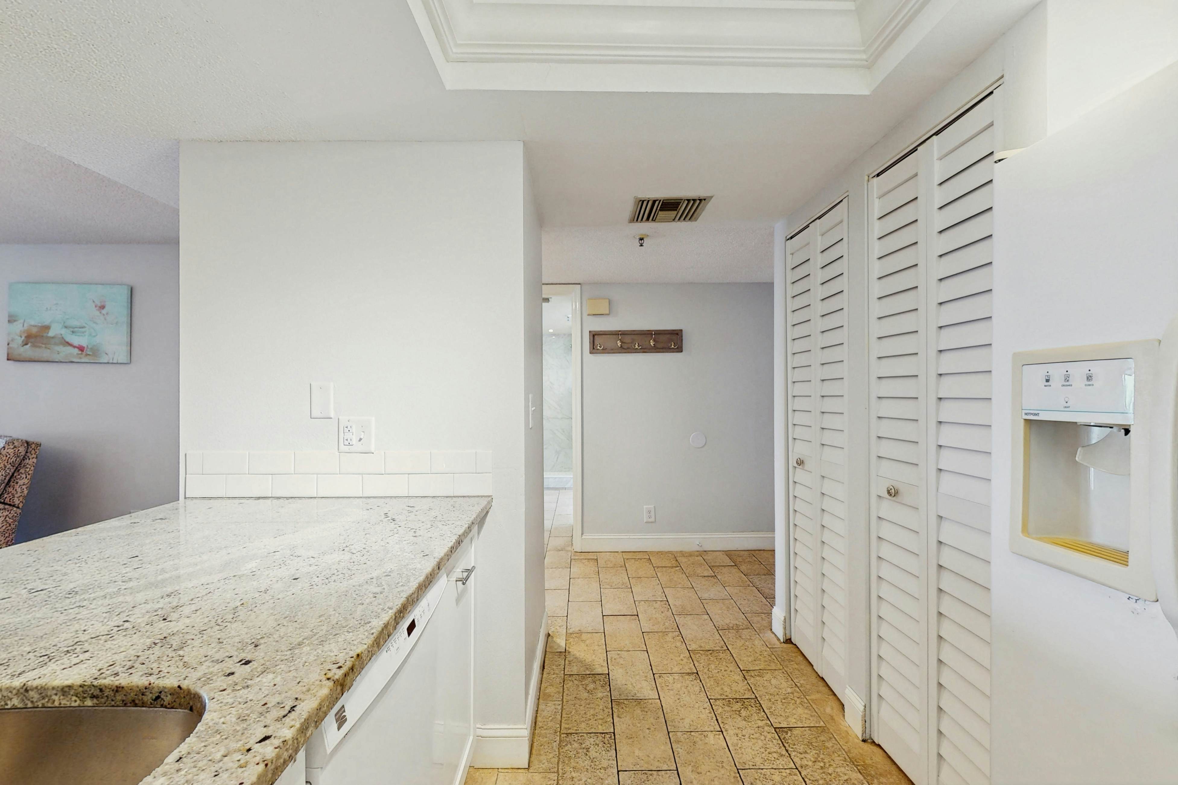 Charming condo with gorgeous Gulf views & beachfront heated pool & spa