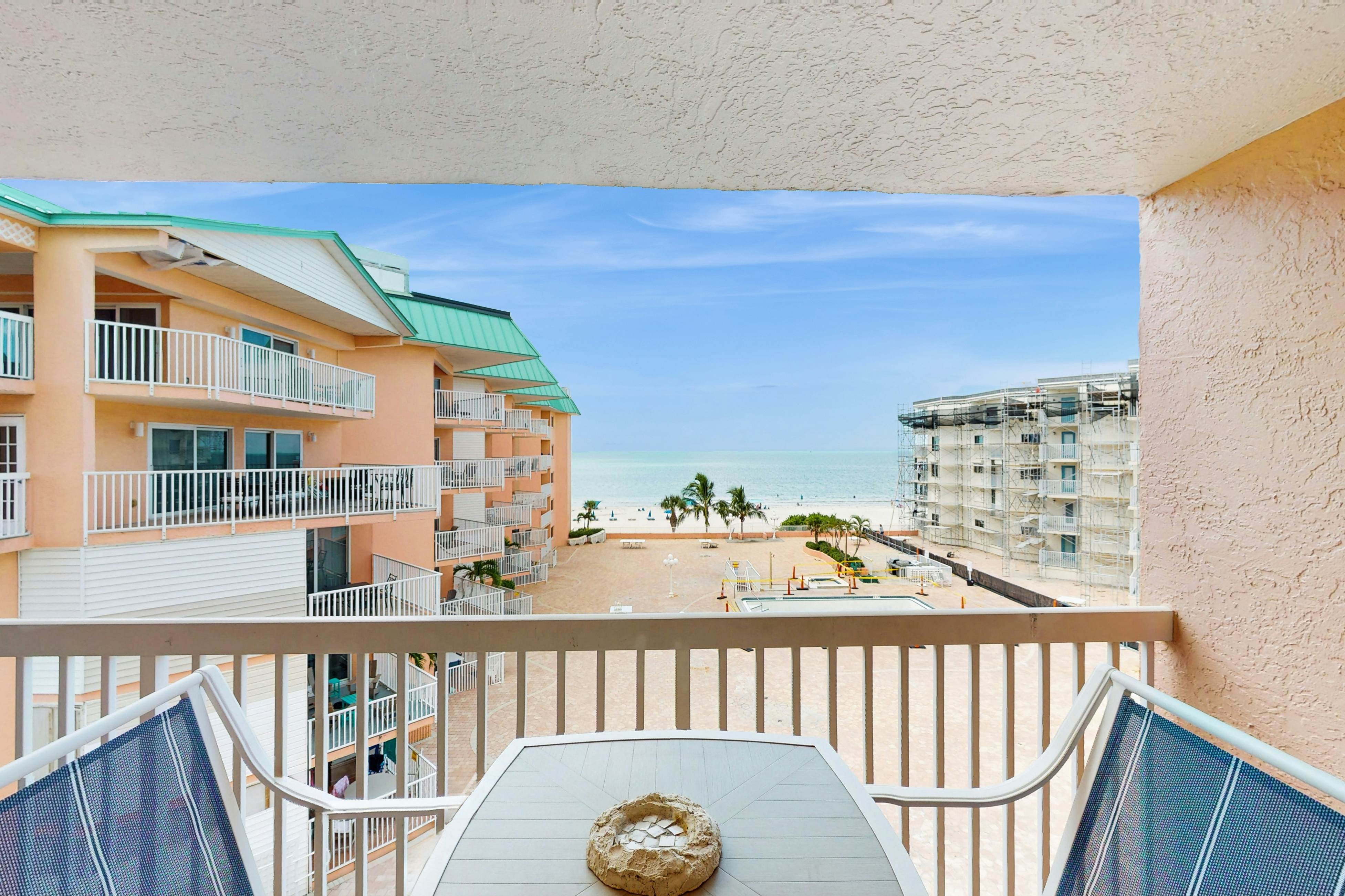 Charming condo with gorgeous Gulf views & beachfront heated pool & spa