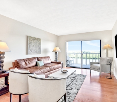 Elegant condo with water view near beach pool and hot tub fast WiFi and AC