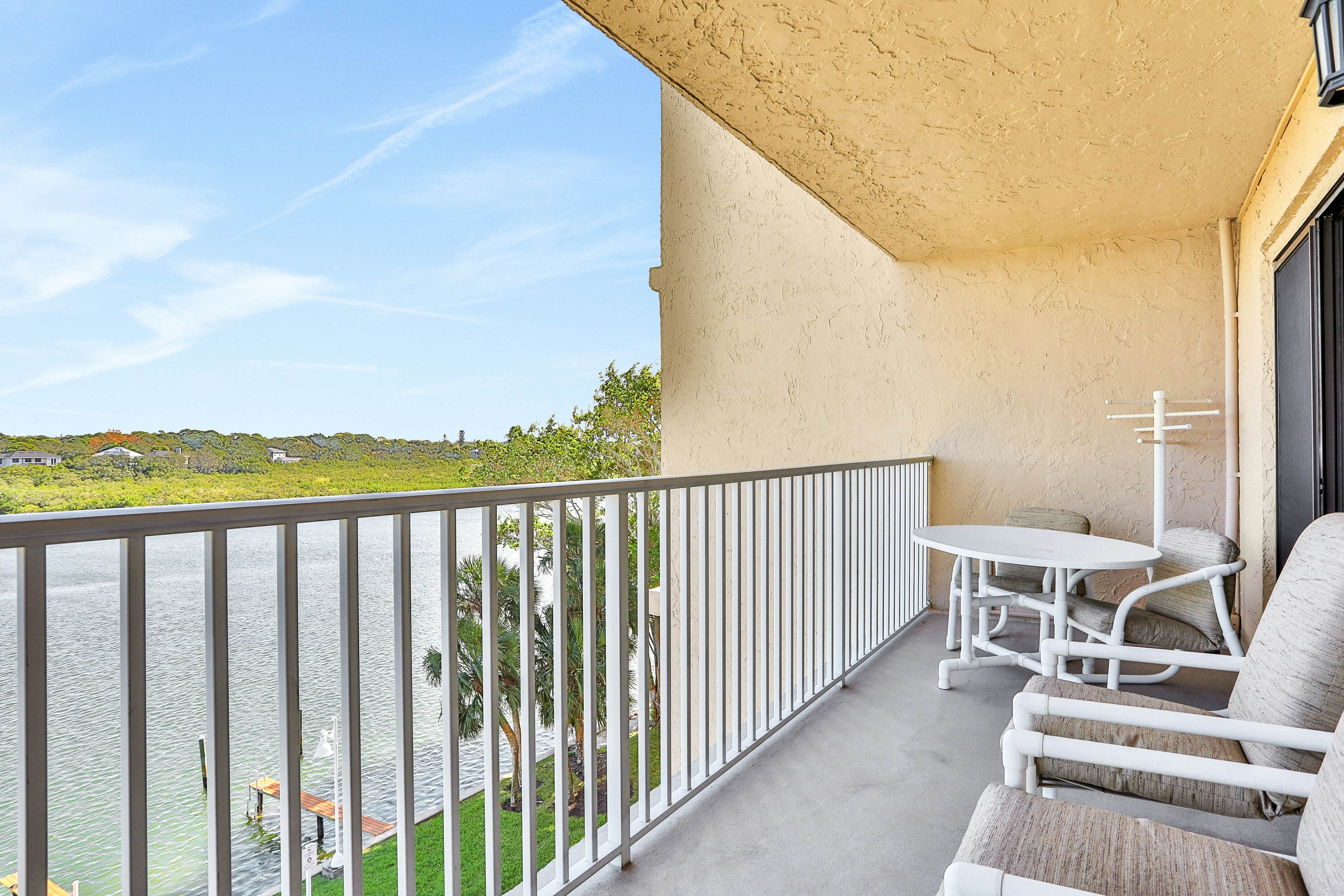 Elegant condo with water view near beach - pool & hot tub, fast WiFi & AC