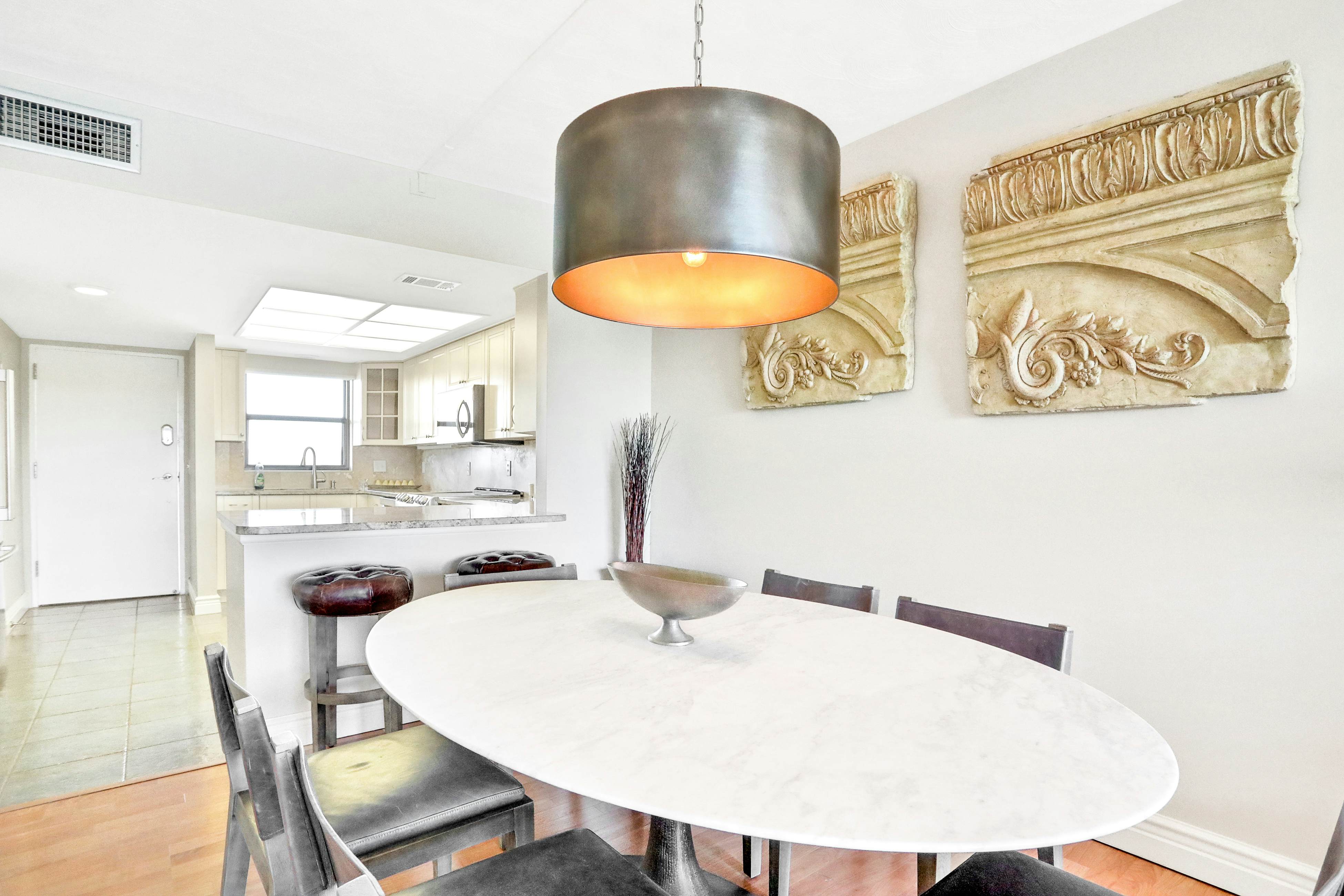 Elegant condo with water view near beach - pool & hot tub, fast WiFi & AC