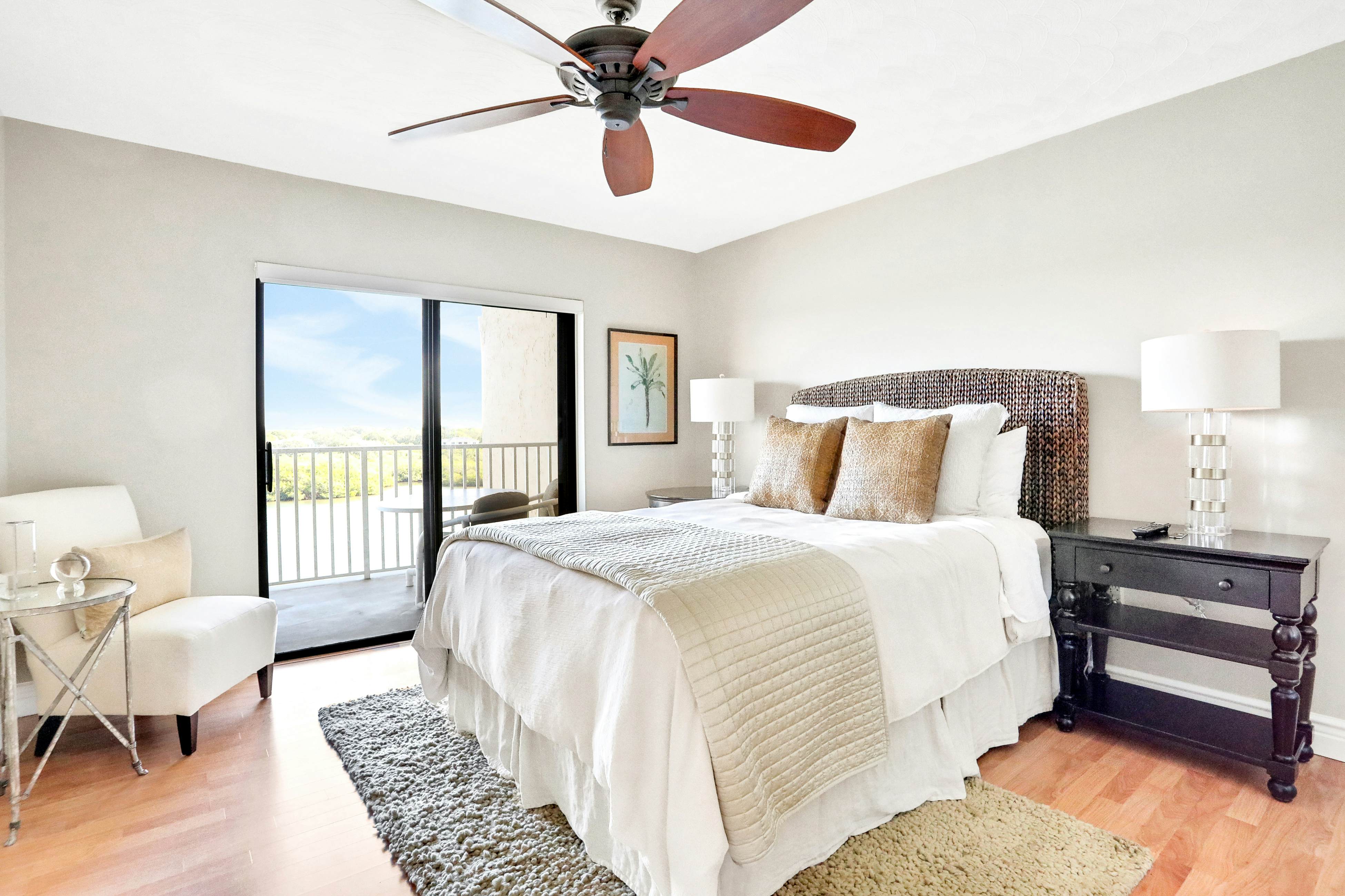 Elegant condo with water view near beach - pool & hot tub, fast WiFi & AC