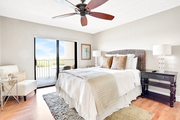 Elegant condo with water view near beach pool and hot tub fast WiFi and AC