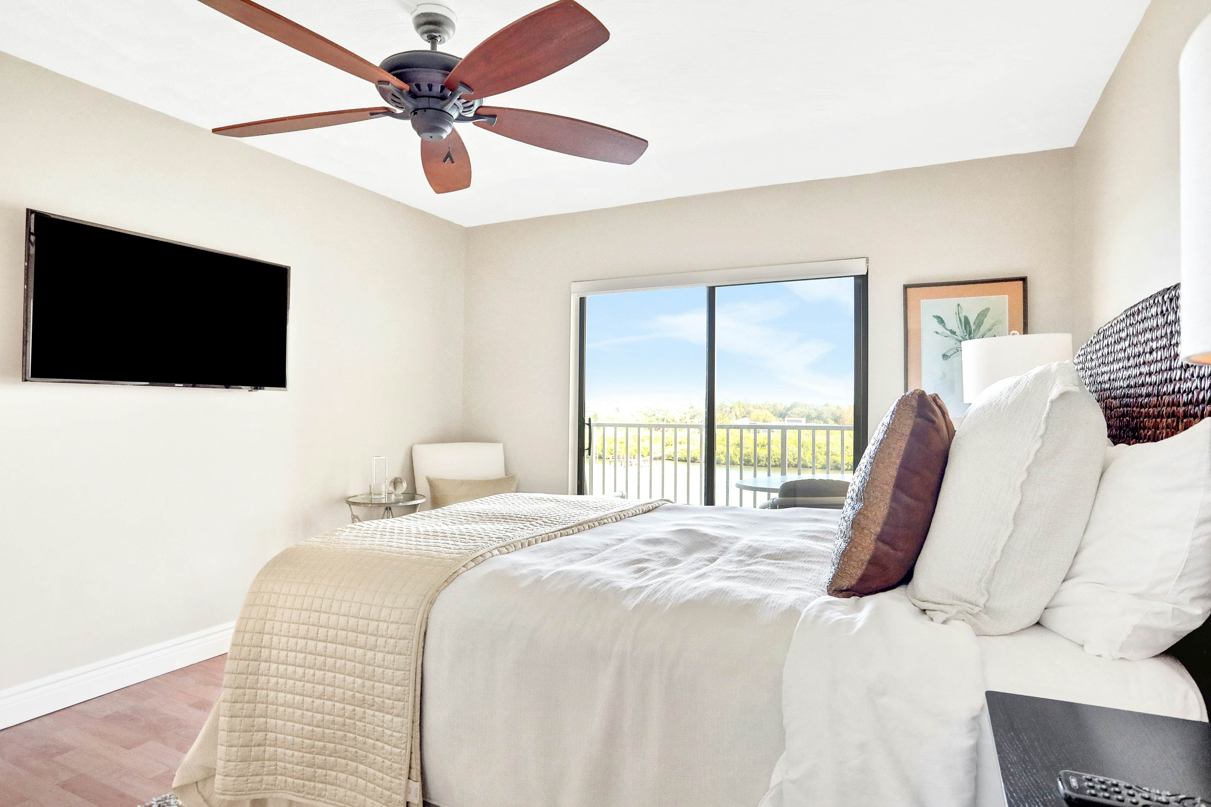 Elegant condo with water view near beach - pool & hot tub, fast WiFi & AC