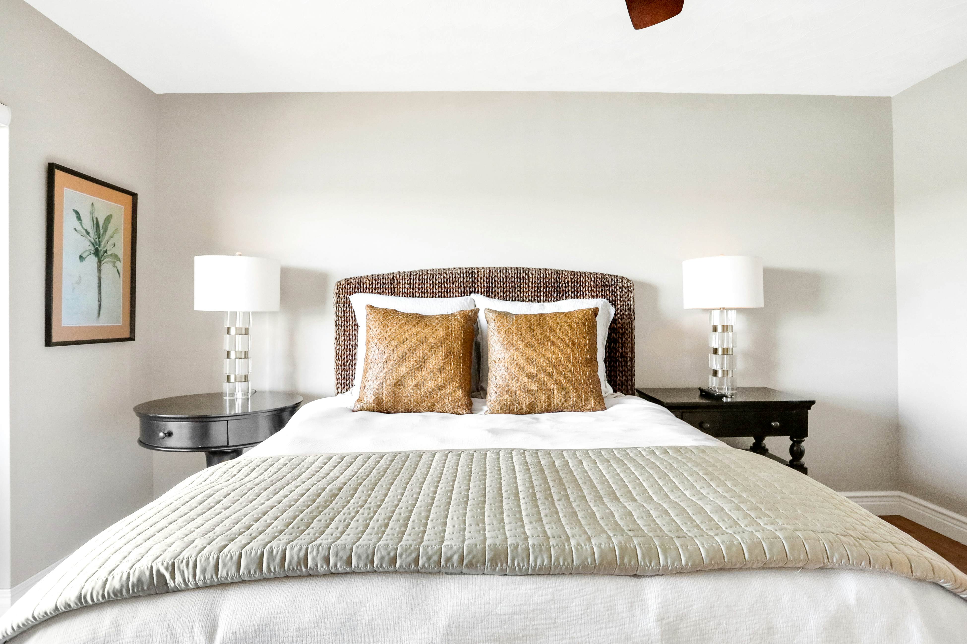 Elegant condo with water view near beach - pool & hot tub, fast WiFi & AC