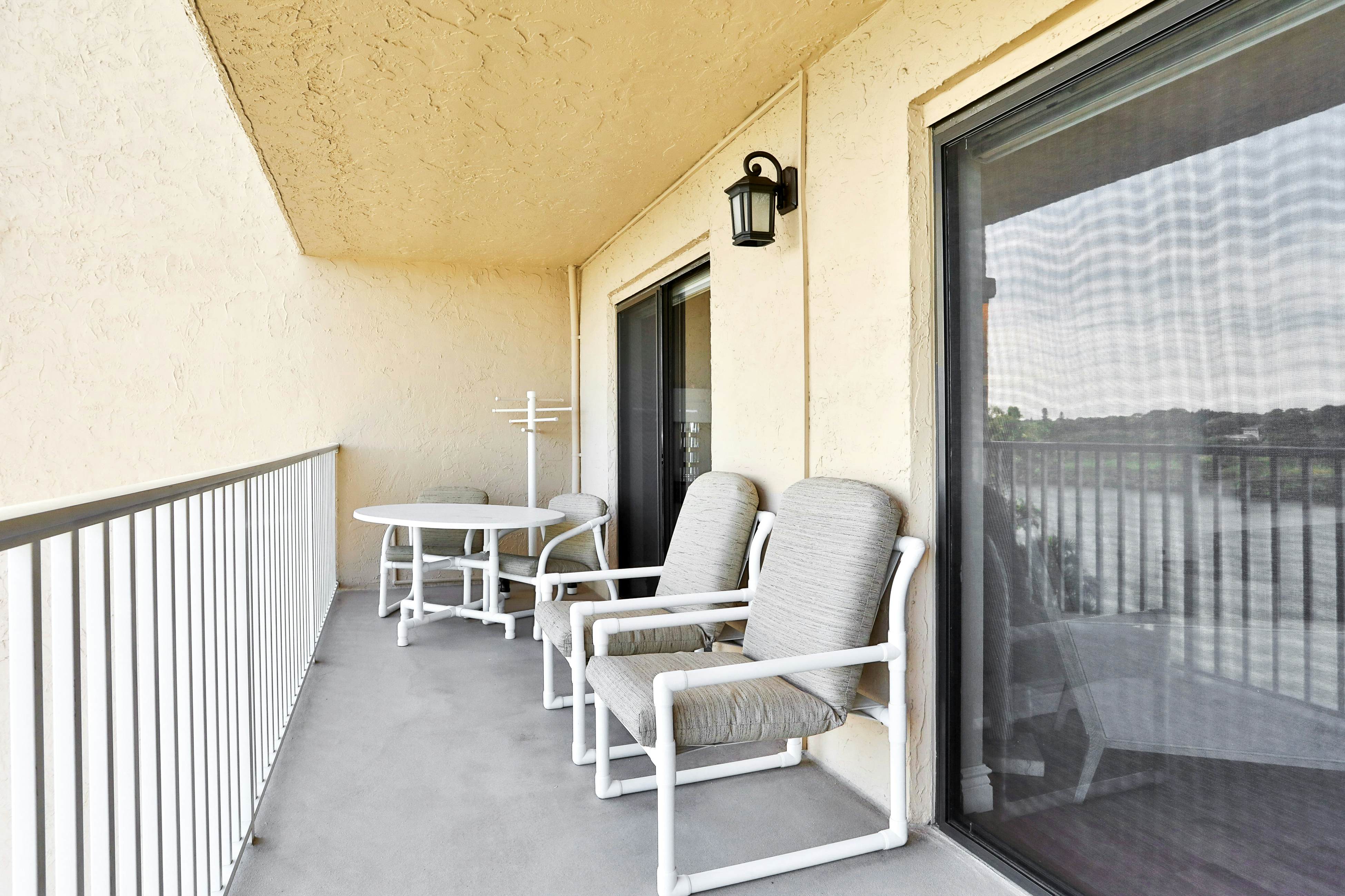 Elegant condo with water view near beach - pool & hot tub, fast WiFi & AC