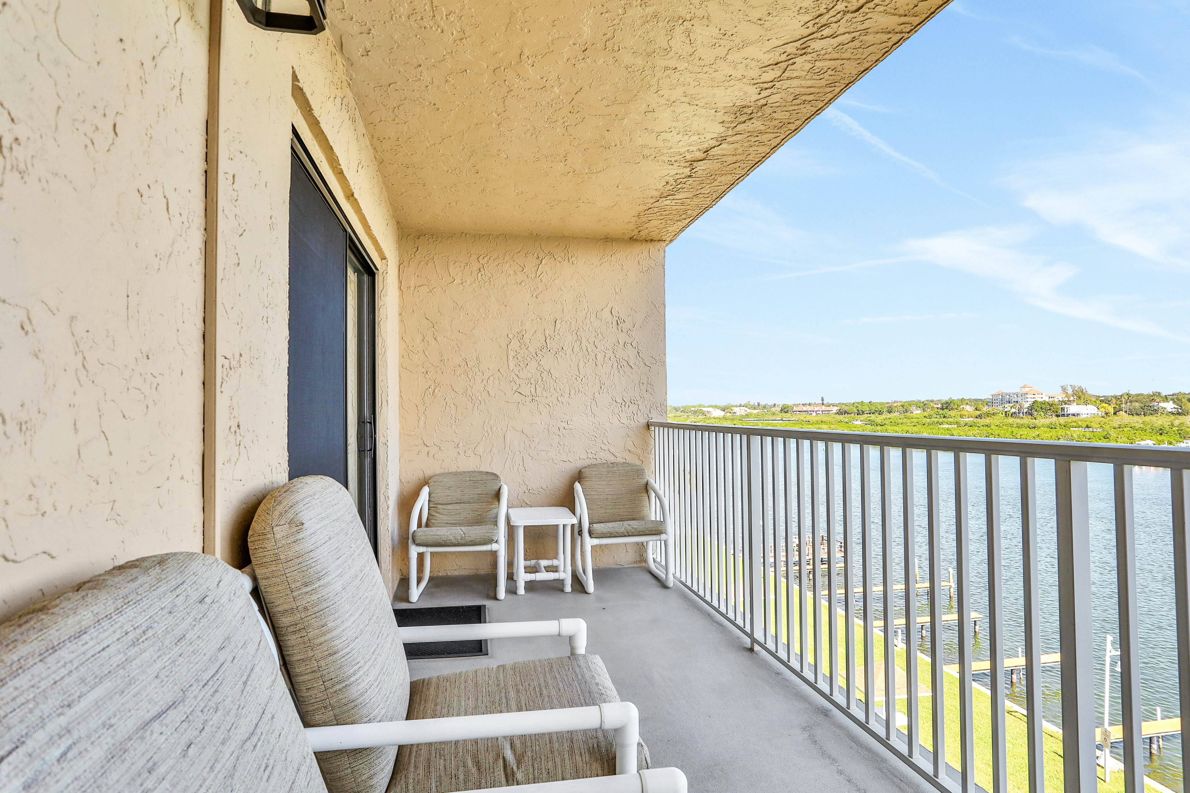 Elegant condo with water view near beach - pool & hot tub, fast WiFi & AC