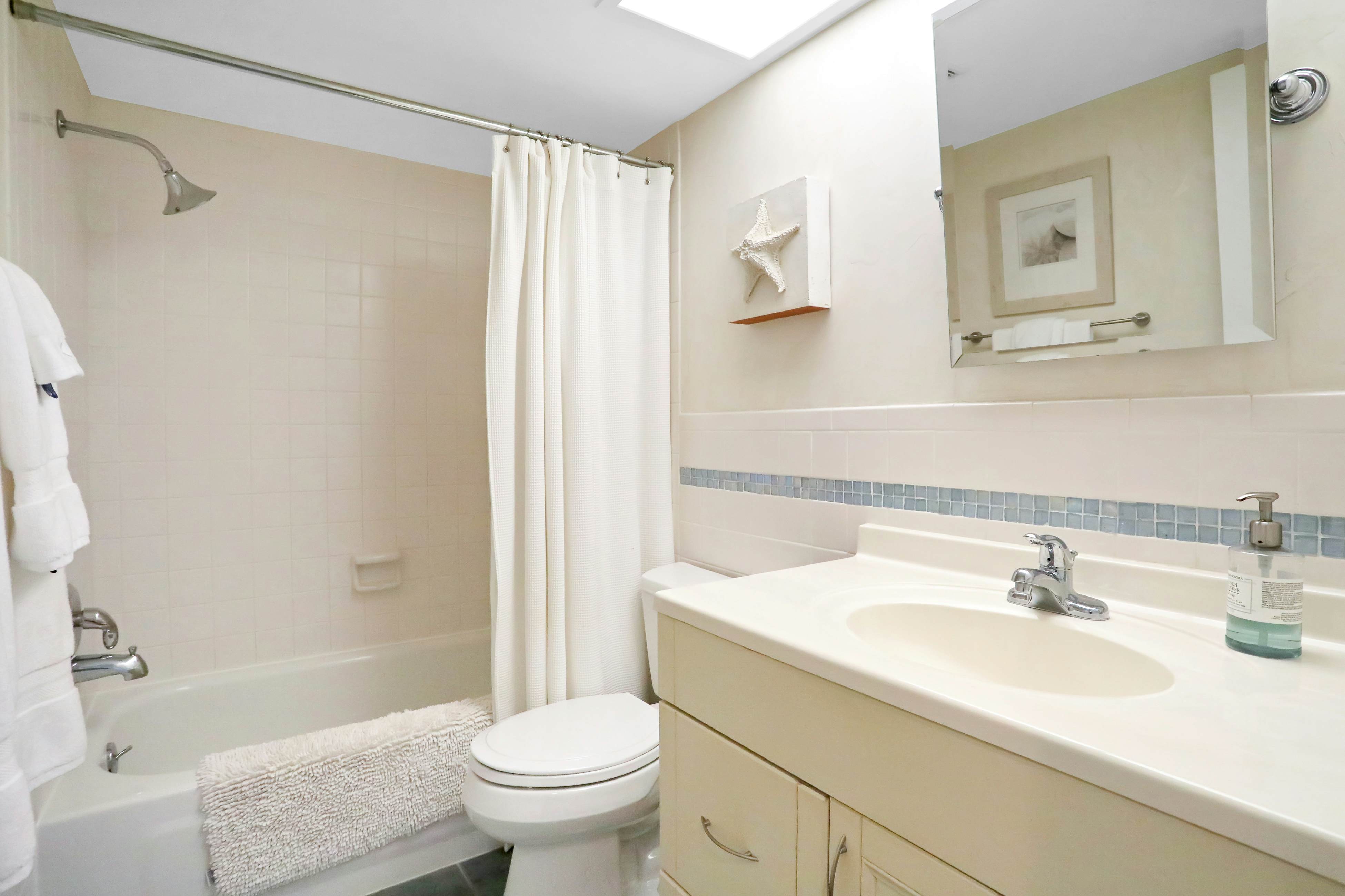 Elegant condo with water view near beach - pool & hot tub, fast WiFi & AC