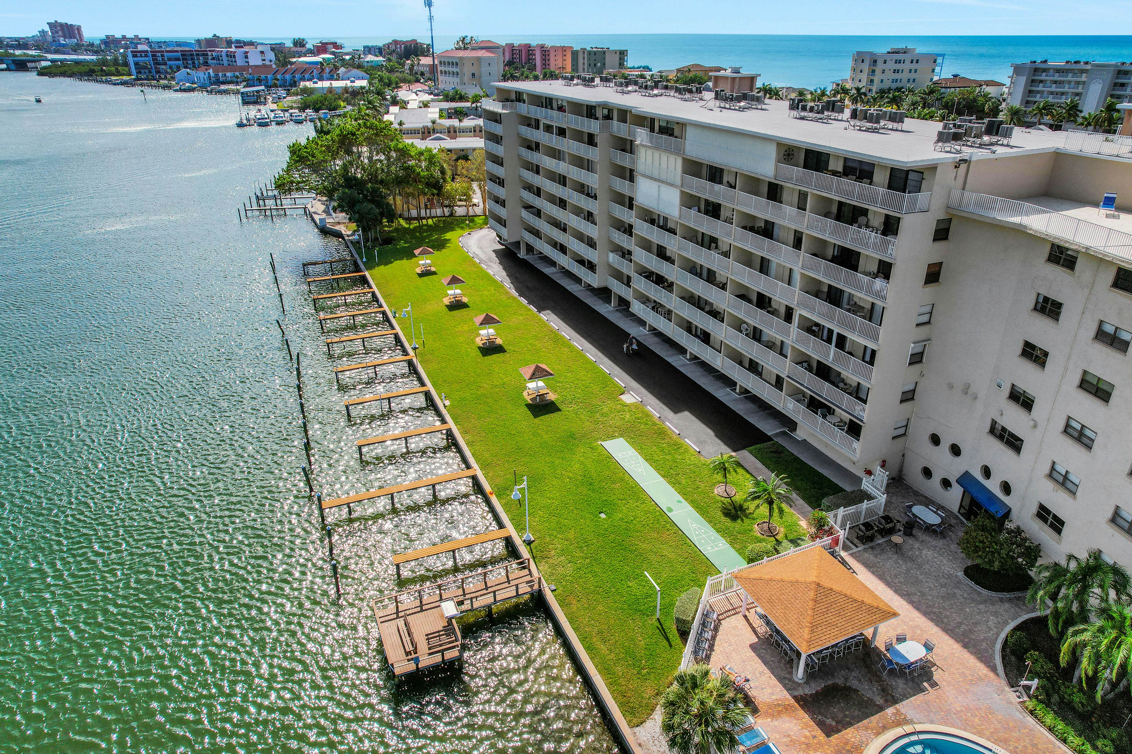 Elegant condo with water view near beach - pool & hot tub, fast WiFi & AC