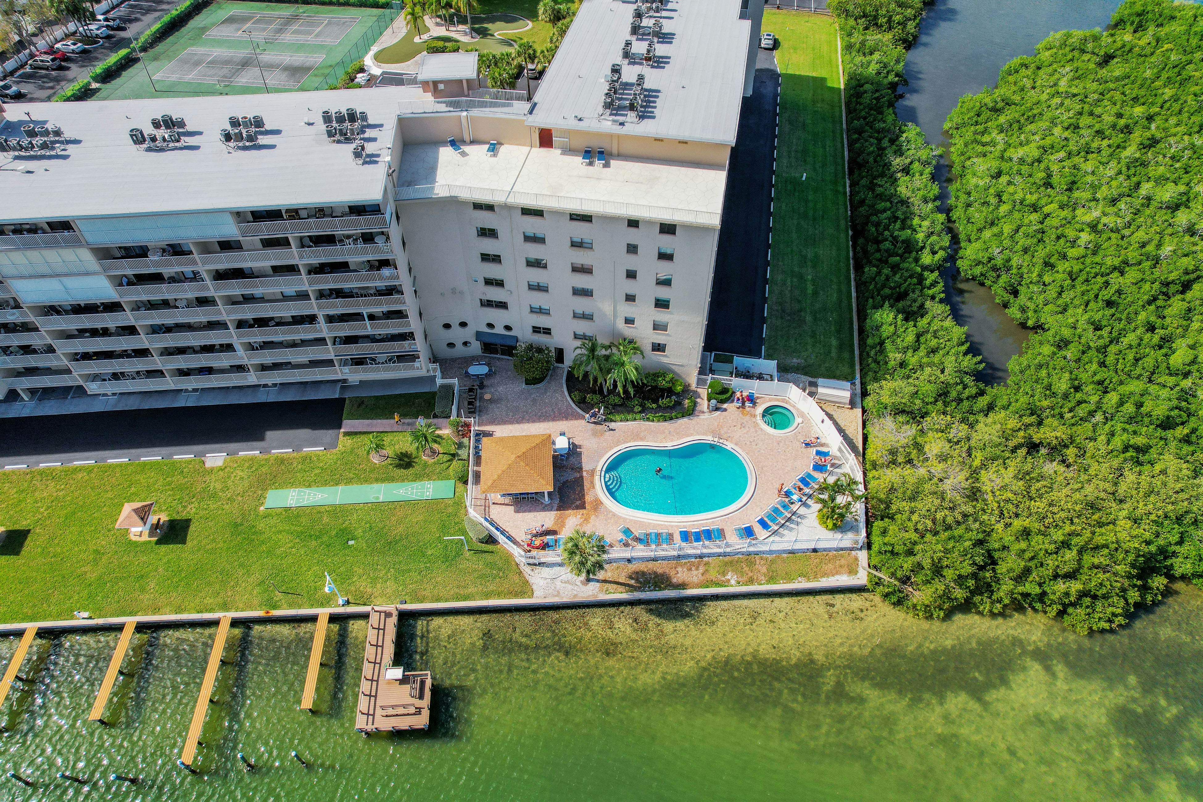 Elegant condo with water view near beach - pool & hot tub, fast WiFi & AC
