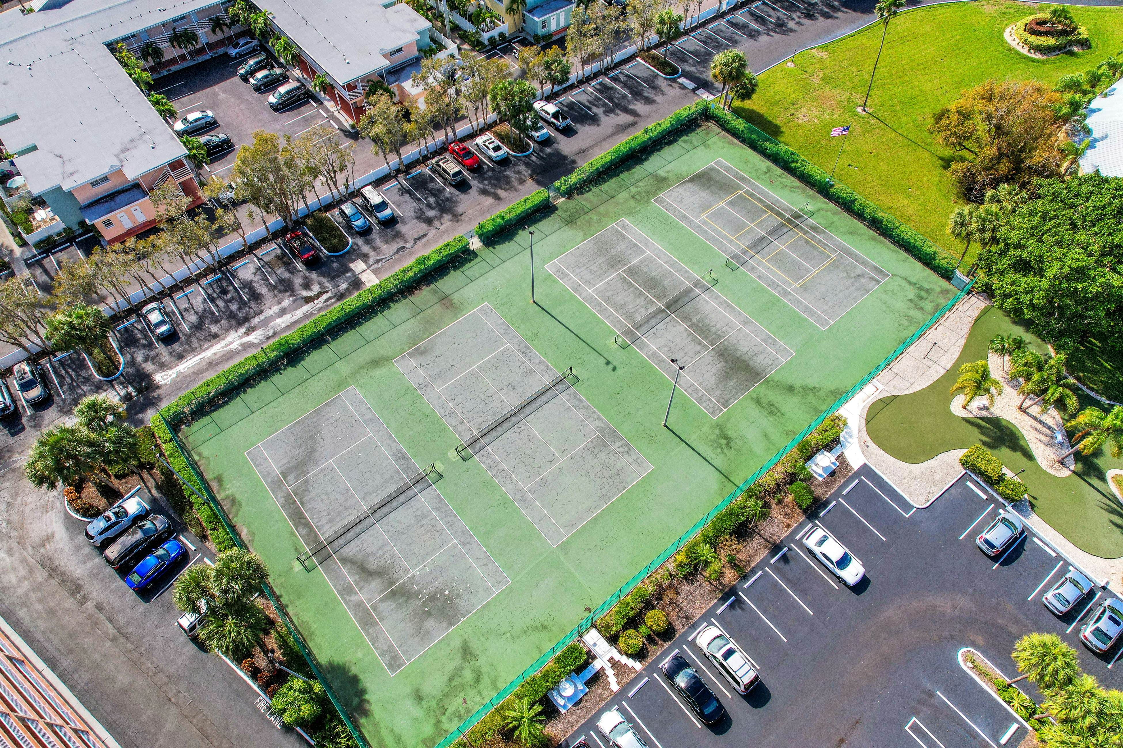 Elegant condo with water view near beach - pool & hot tub, fast WiFi & AC