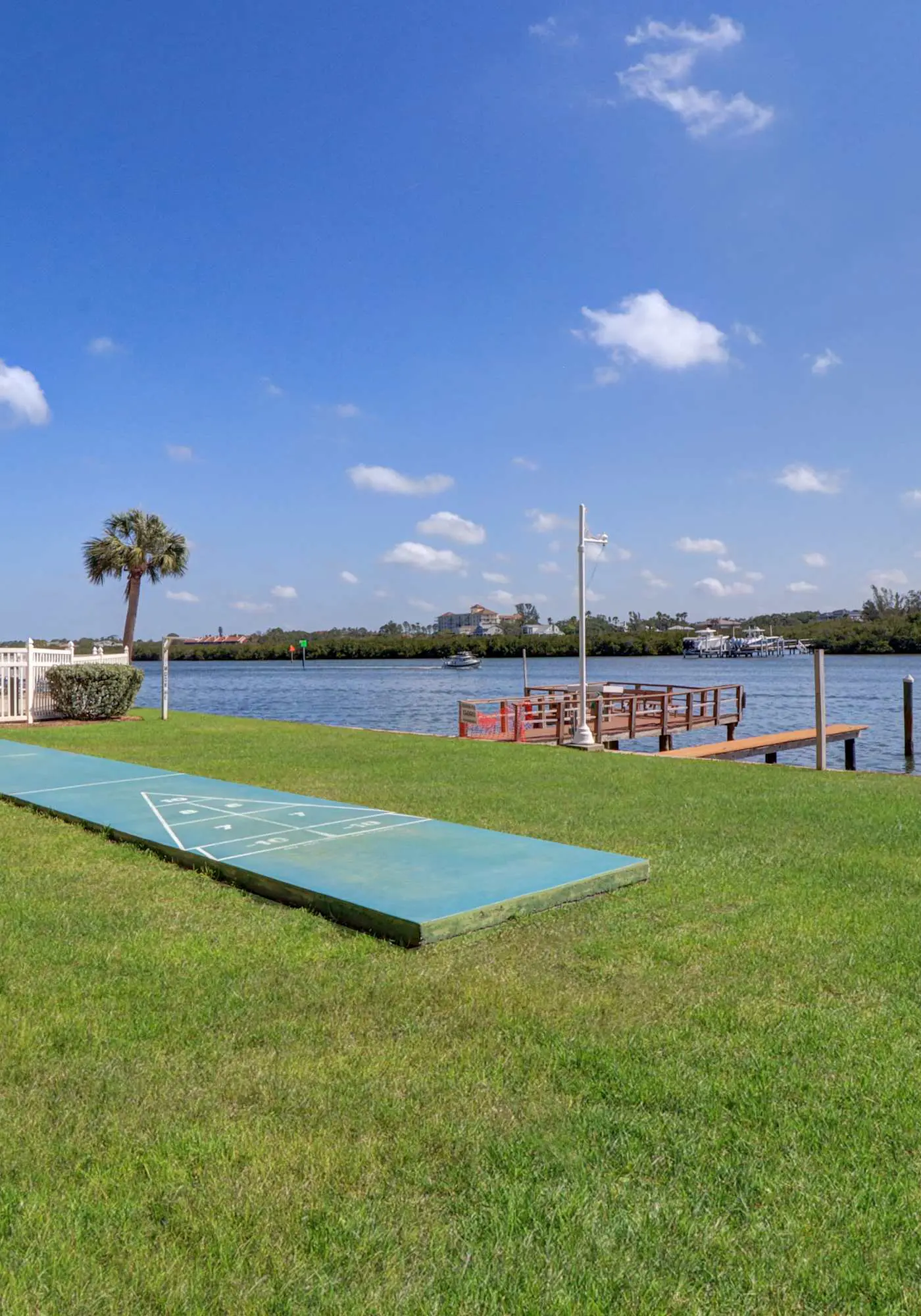 Elegant condo with water view near beach pool and hot tub fast WiFi and AC