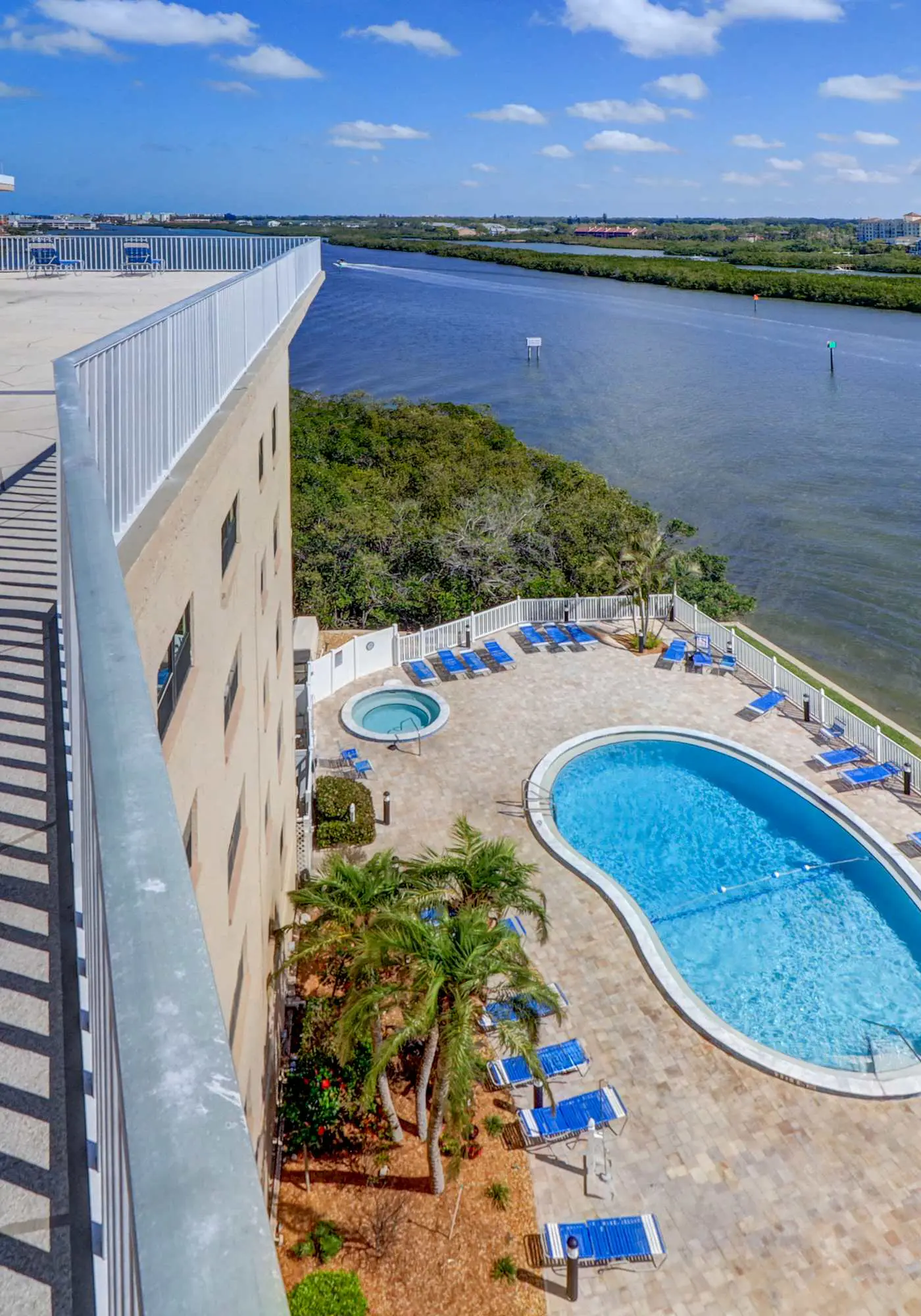 Elegant condo with water view near beach pool and hot tub fast WiFi and AC