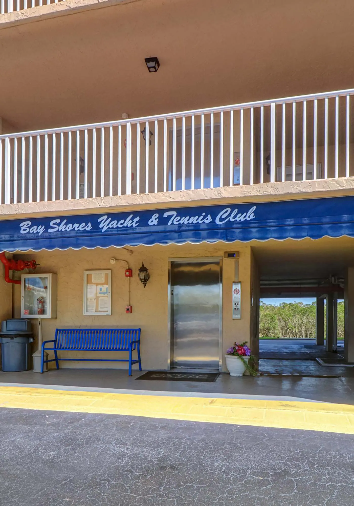 Elegant condo with water view near beach pool and hot tub fast WiFi and AC