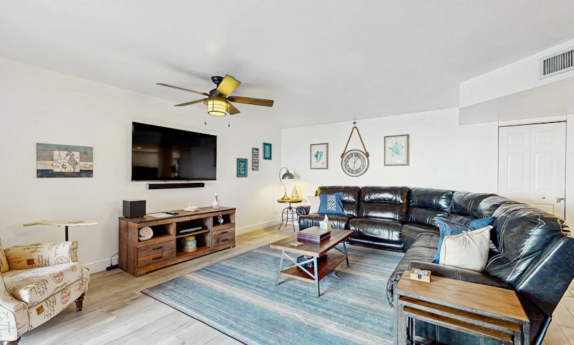 Beachfront condo with pool tennis court and AC Dog friendly