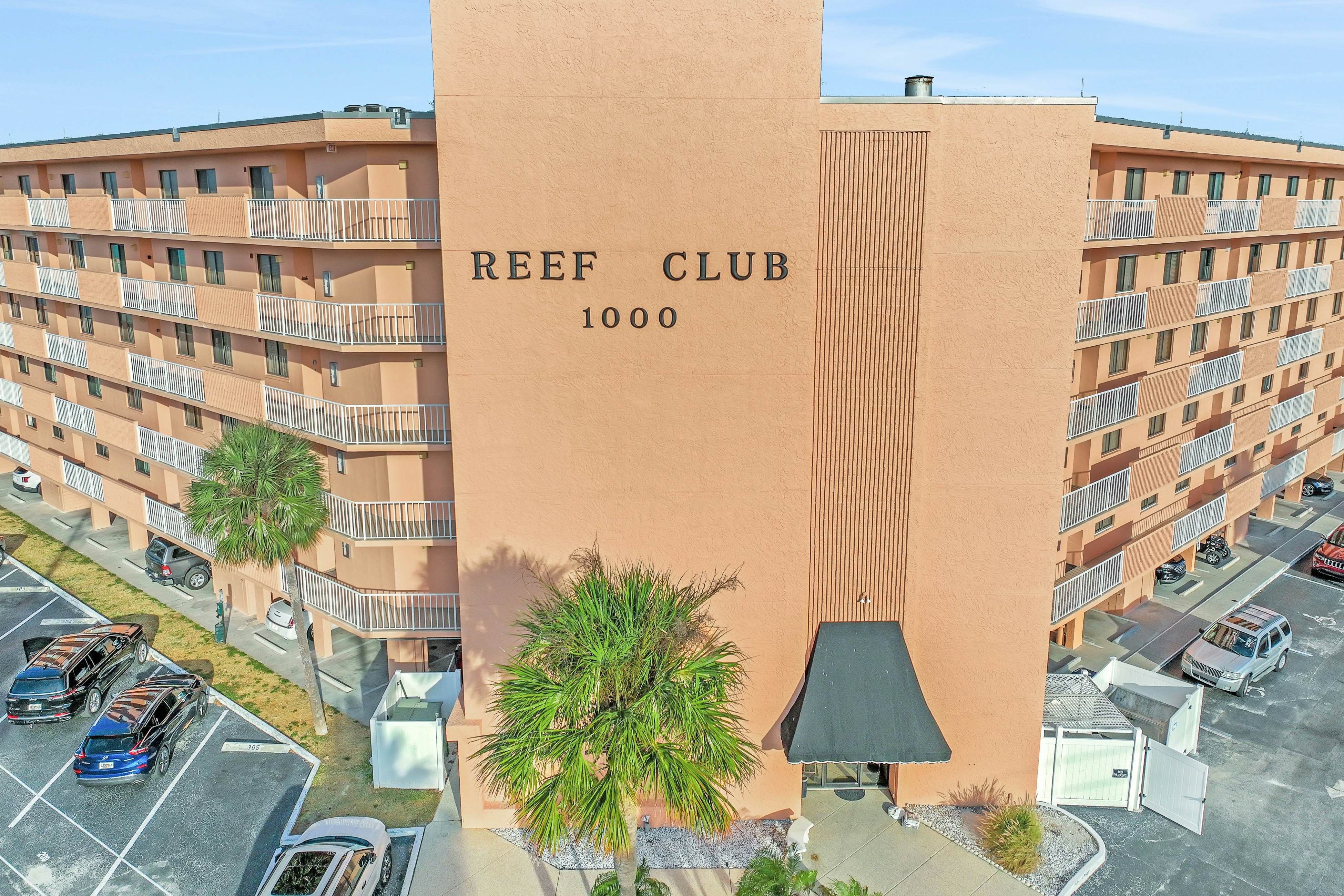 Beachfront condo with pool, tennis court & AC - Dog-friendly