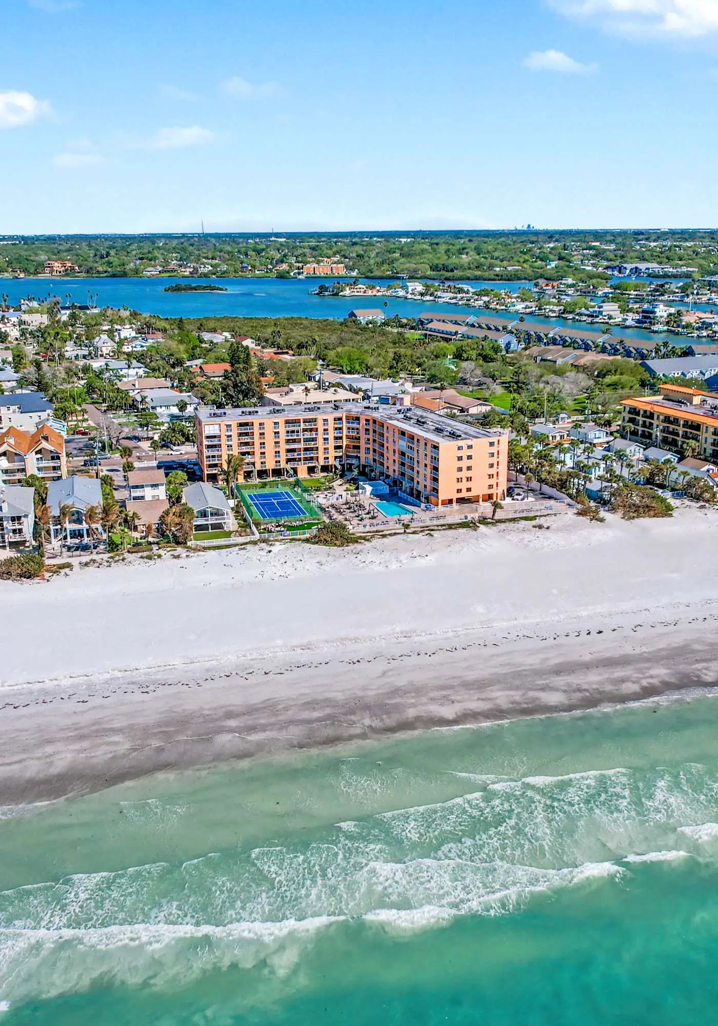 Beachfront condo with pool tennis court and AC Dog friendly