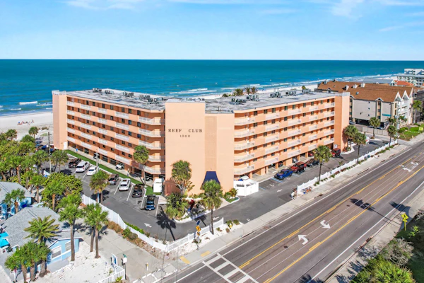Beachfront condo with pool tennis court and AC Dog friendly