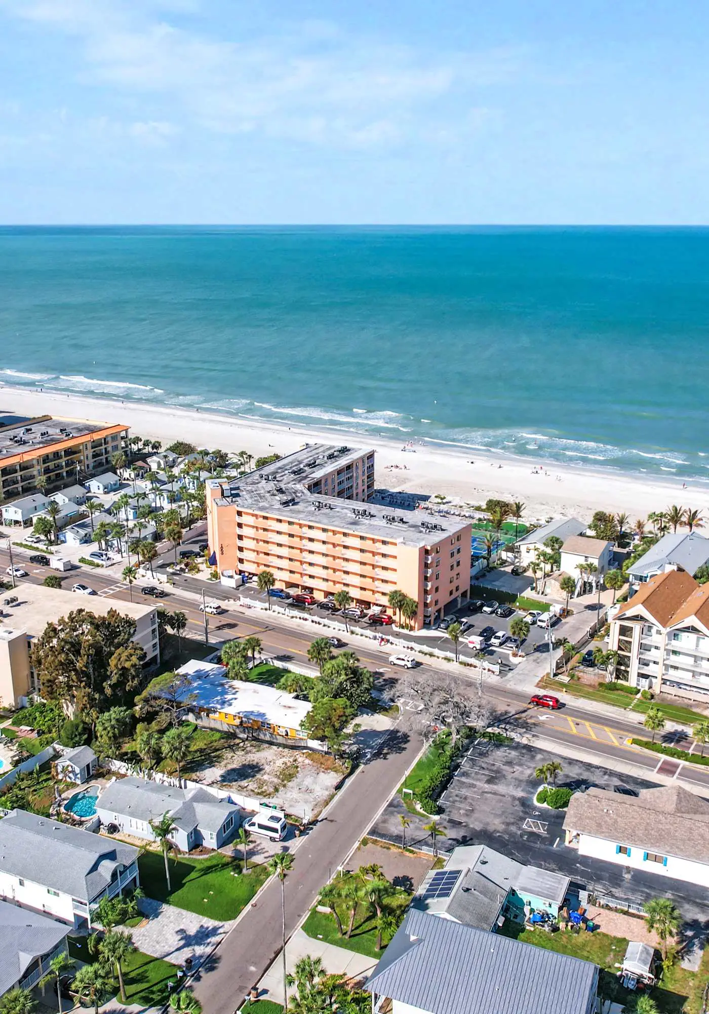 Beachfront condo with pool tennis court and AC Dog friendly