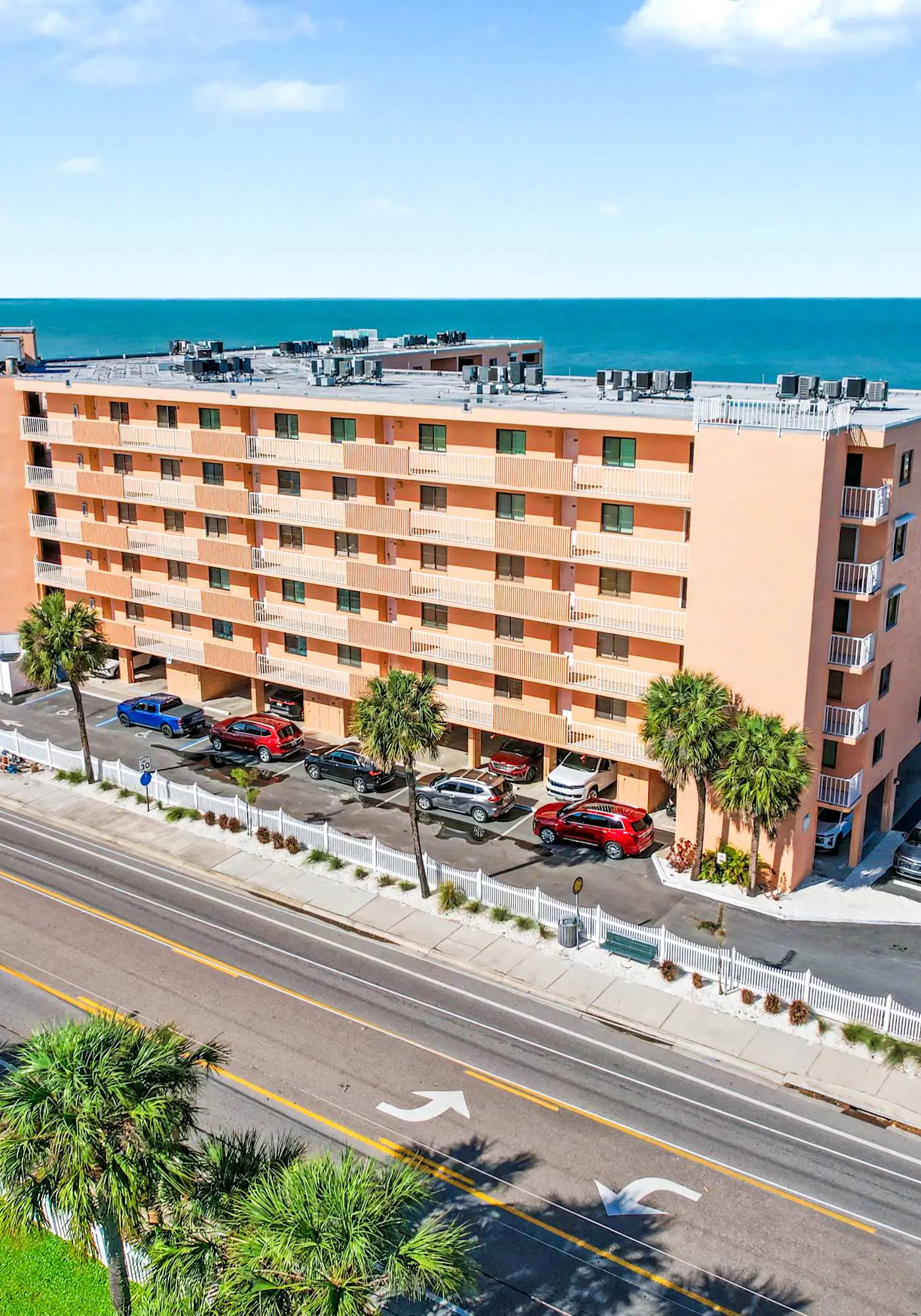 Beachfront condo with pool tennis court and AC Dog friendly