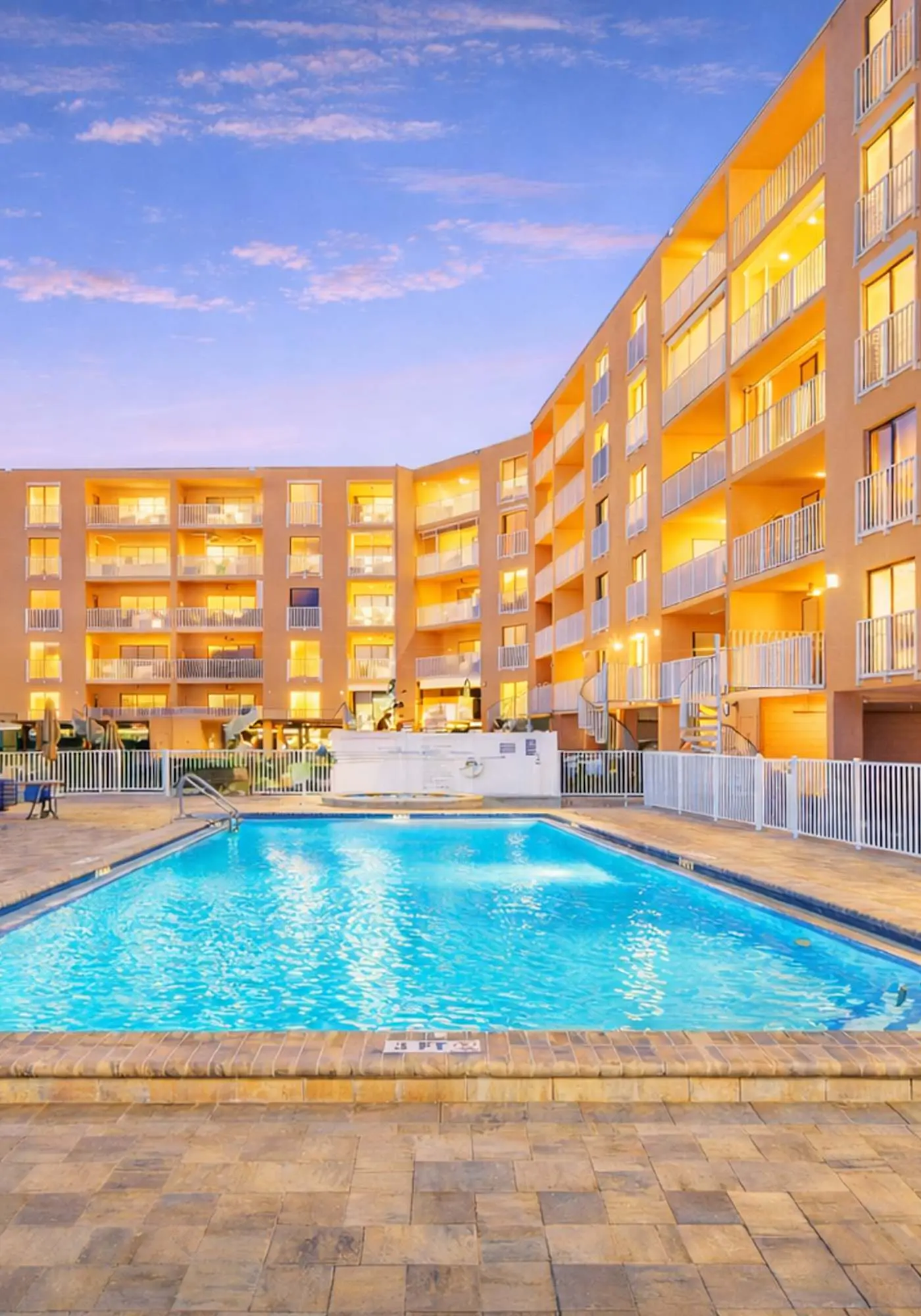 Beachfront condo with pool tennis court and AC Dog friendly