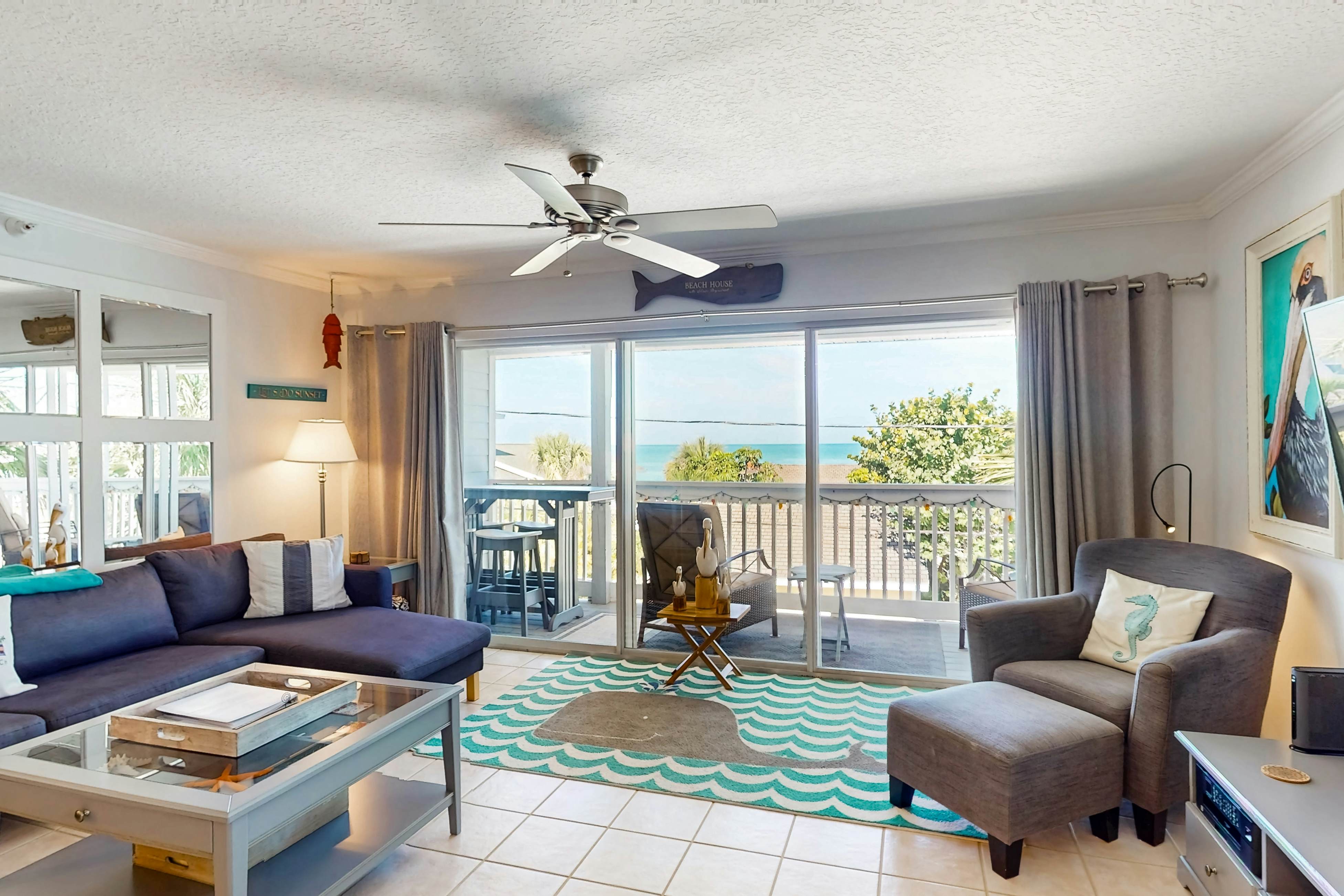 Gulf view and stunning sunsets, family friendly, steps from beaches, WD & WIFI