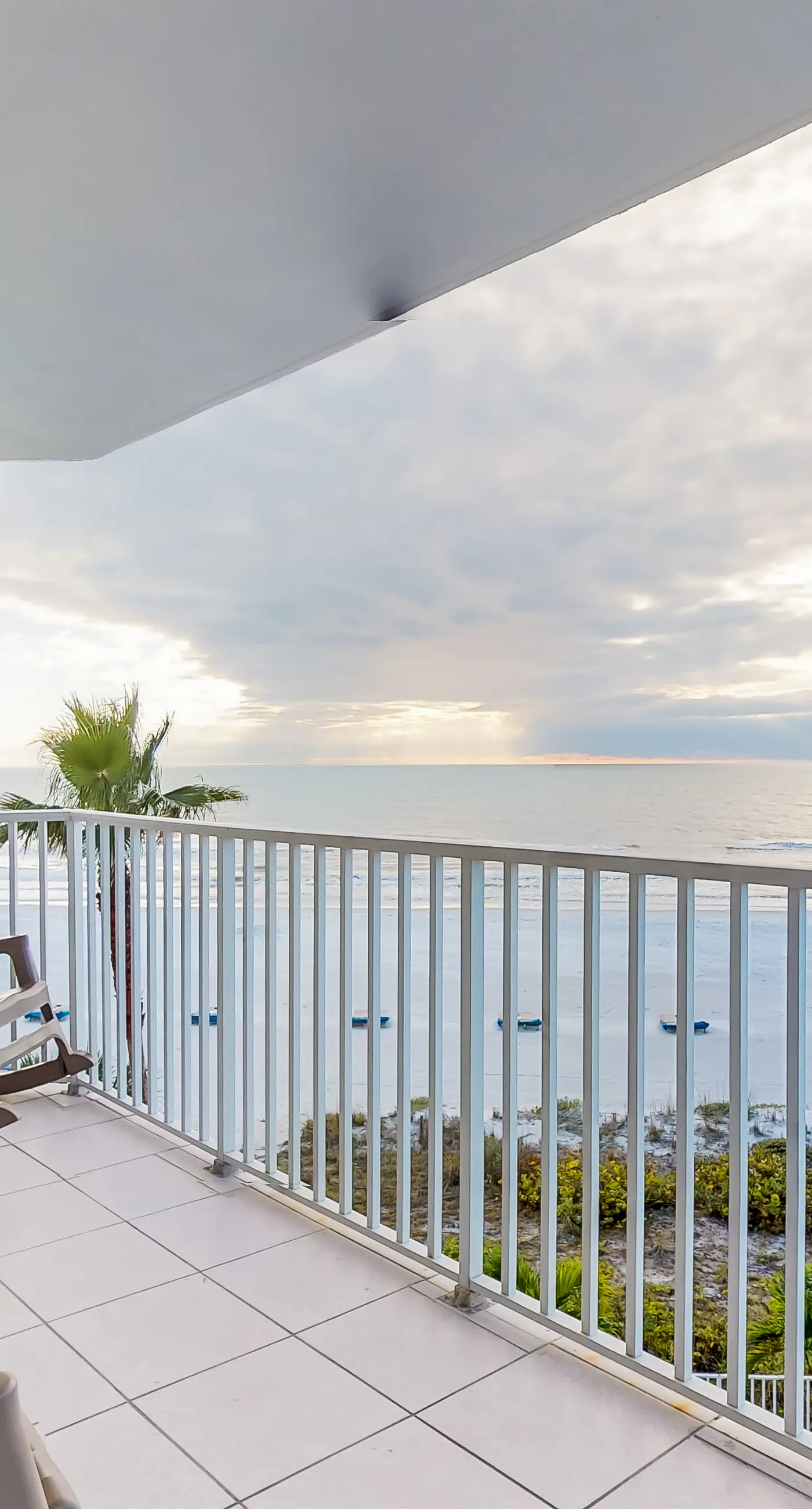 Sunny beachfront condo with pool access to beach attractions
