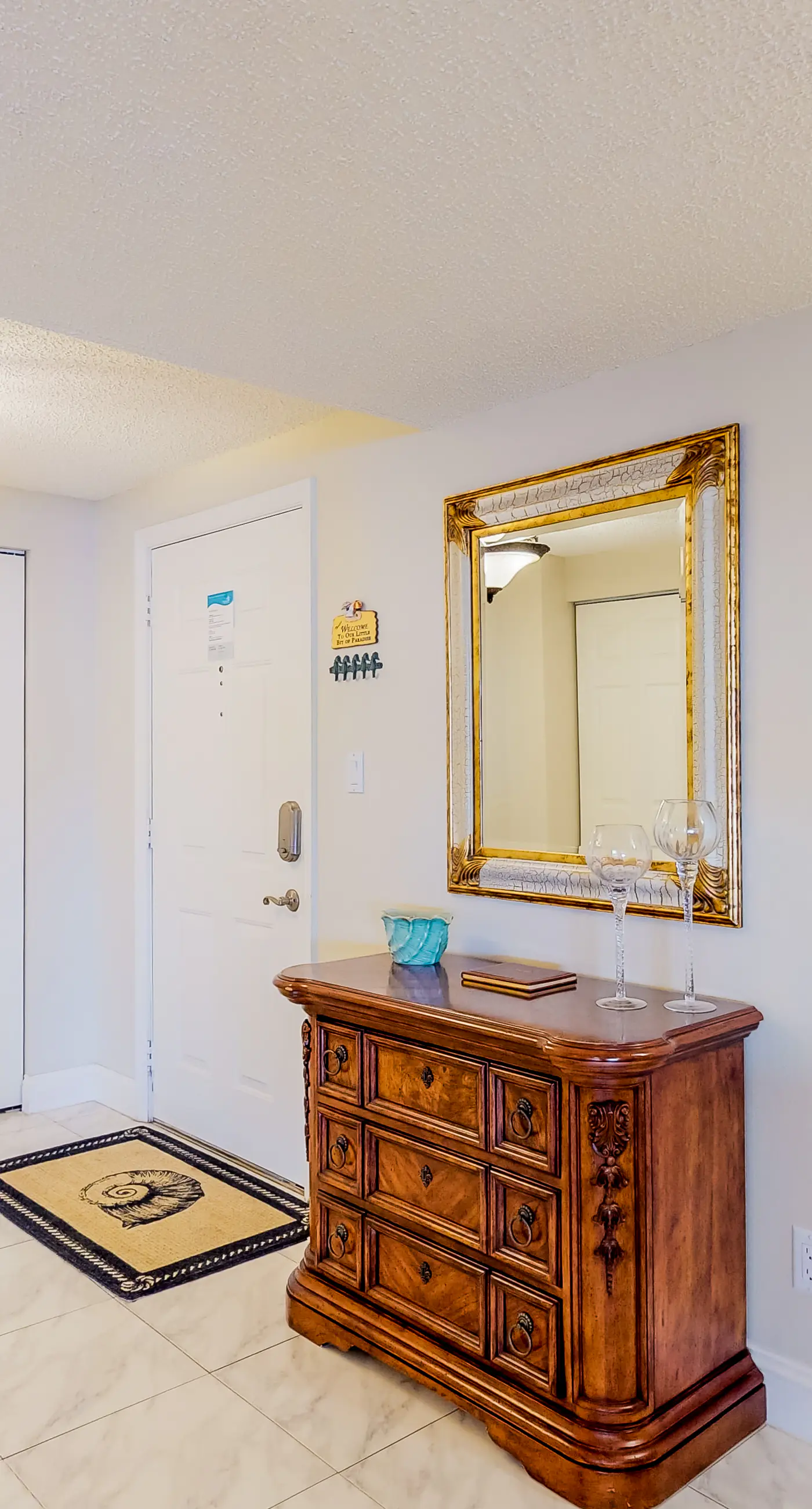 Sunny beachfront condo with pool access to beach attractions